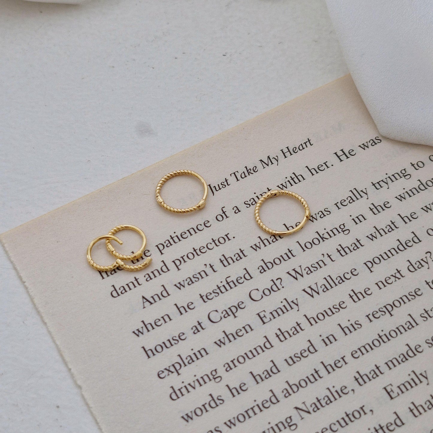 minimalist twist hoop earrings piercing sterling silver. slim Dainty huggie. 925 sterling silver gold plated.6.5mm 9mm. Hinged Clicker.