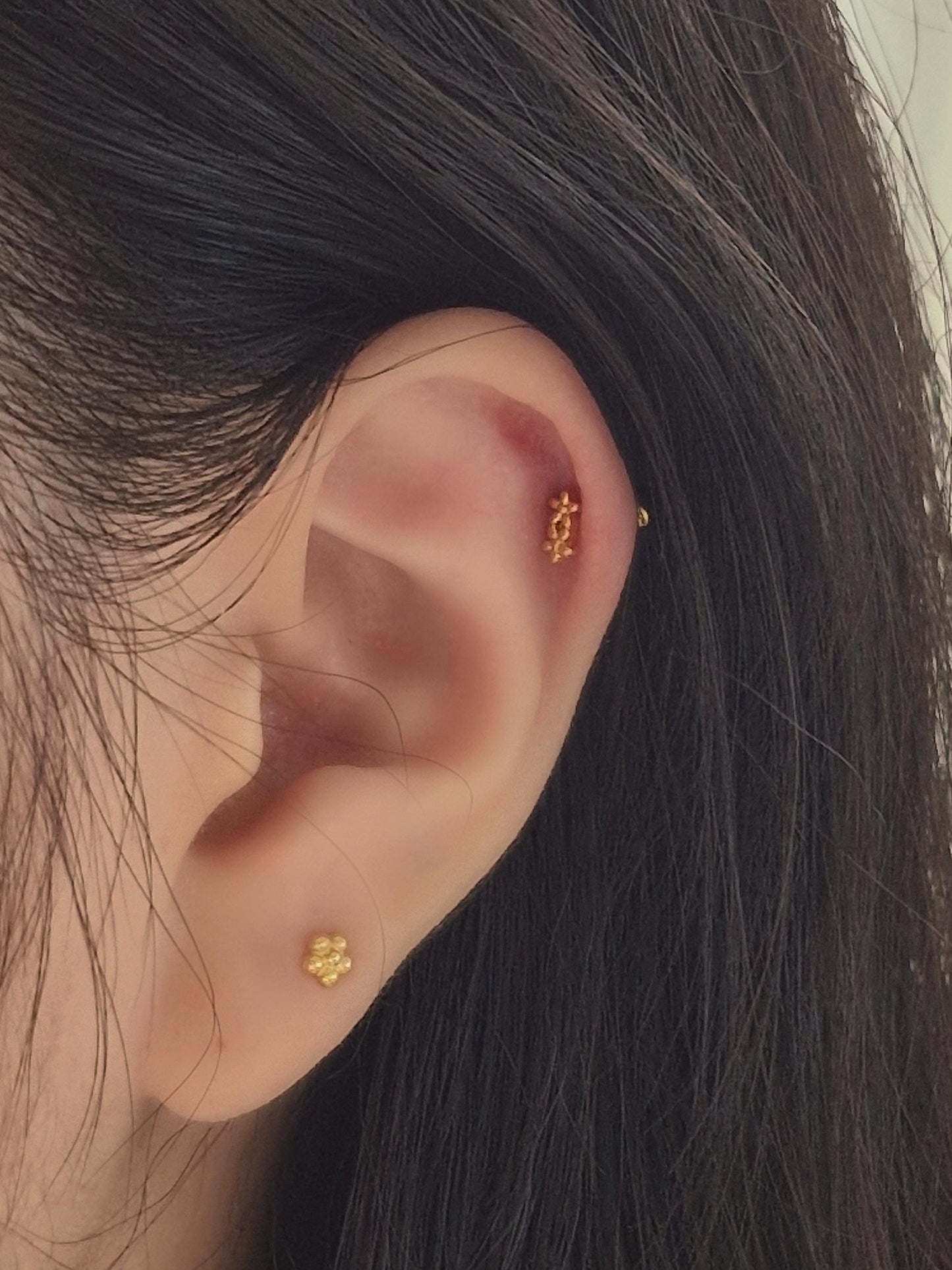 Dainty Flower Piercing. 925 Sterling Silver Cartilage Earring. Helix Jewelry. screw back screwball stud earring. 20G. Price for single.