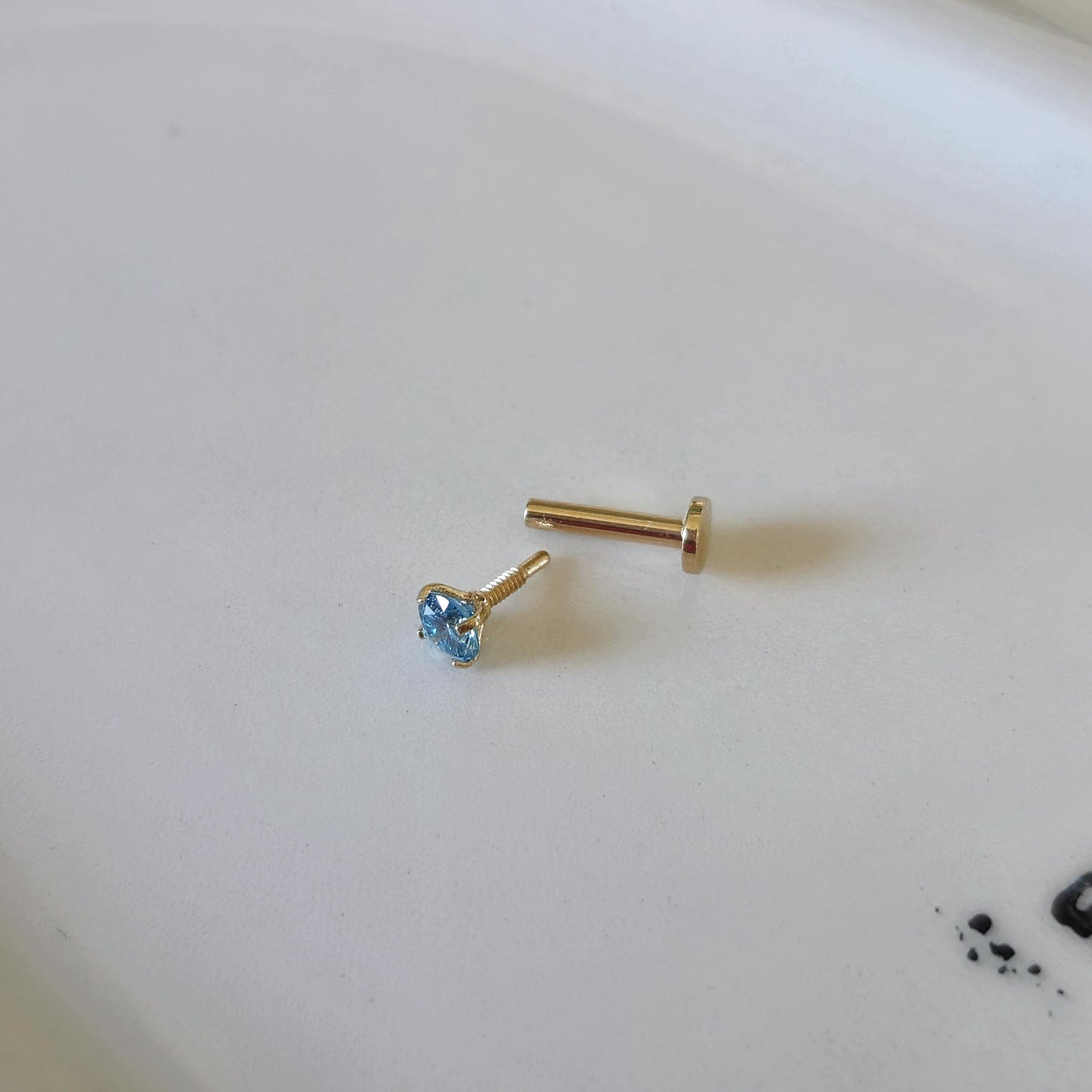 Emerald, blue topaz, peridot, diamond labret. Gemstone 14k solid gold labret. 14k Labret piercing. flatback piercing.  Birthstone.