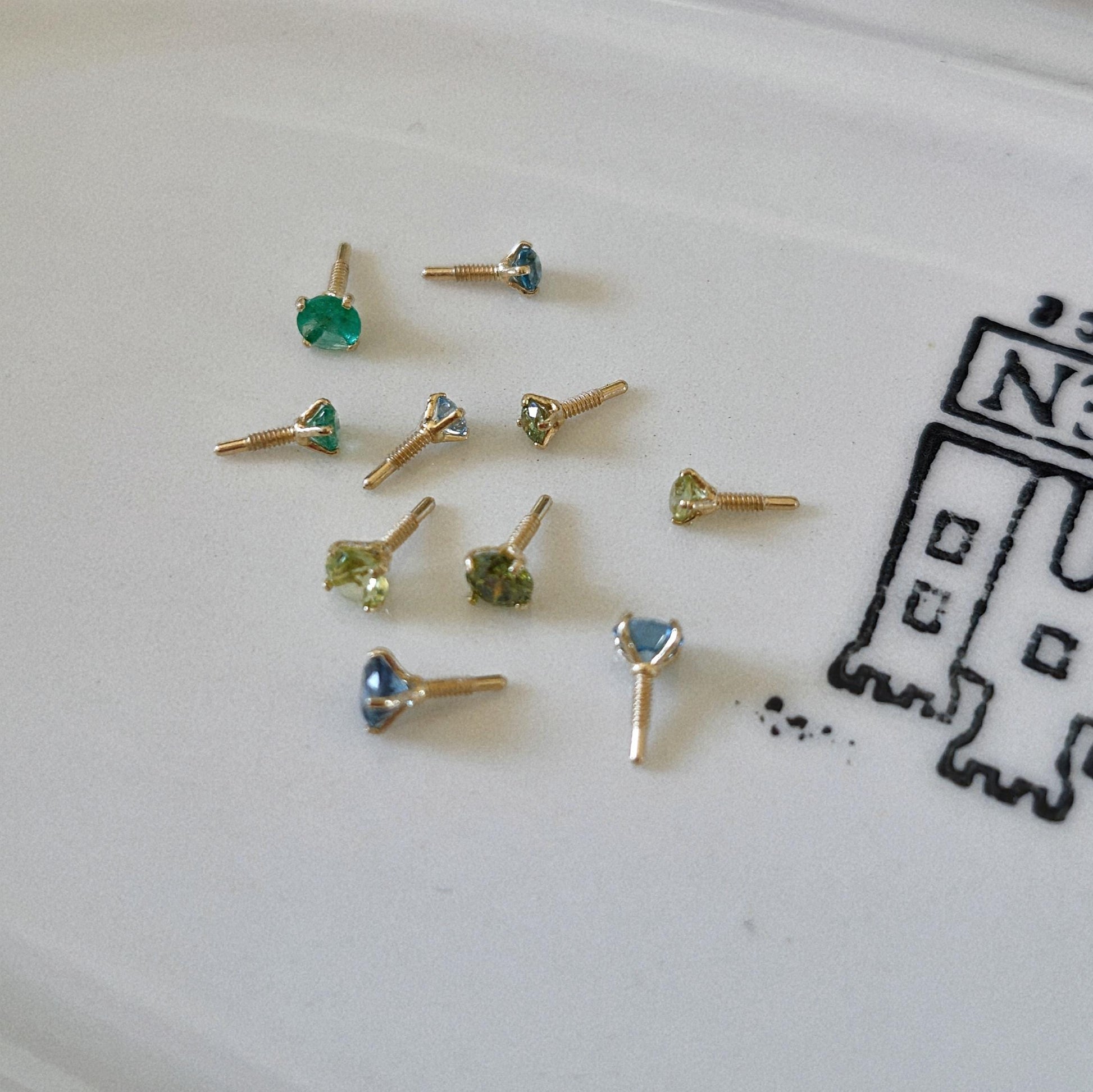 Emerald, blue topaz, peridot, diamond labret. Gemstone 14k solid gold labret. 14k Labret piercing. flatback piercing.  Birthstone.