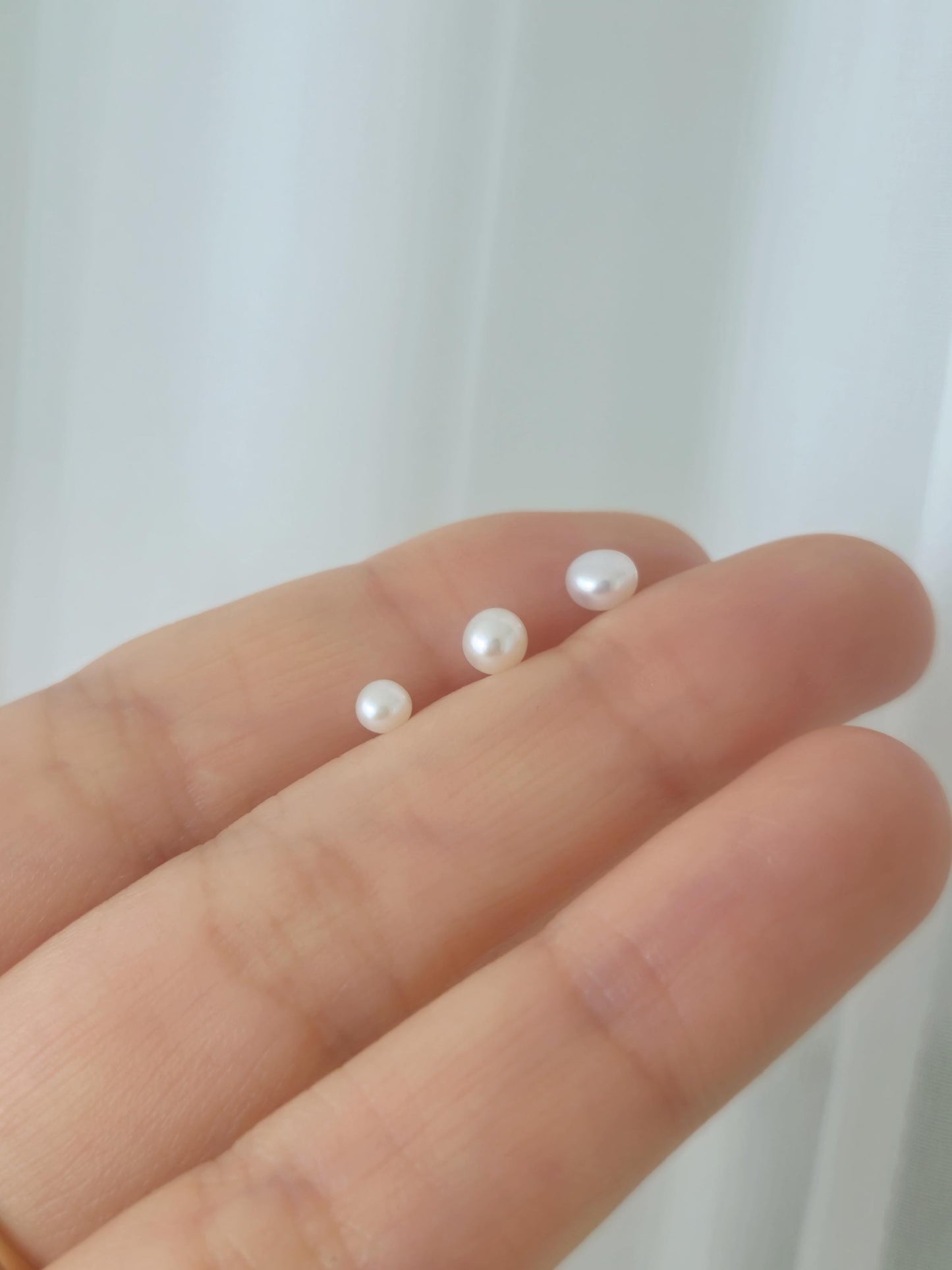 Freshwater Pearl Ball Stud piercing. Sterling Silver 925. 3mm 4mm 5mm. Natural Pearl. Cartilage Helix Tragus. screw ball. screw back. 20G