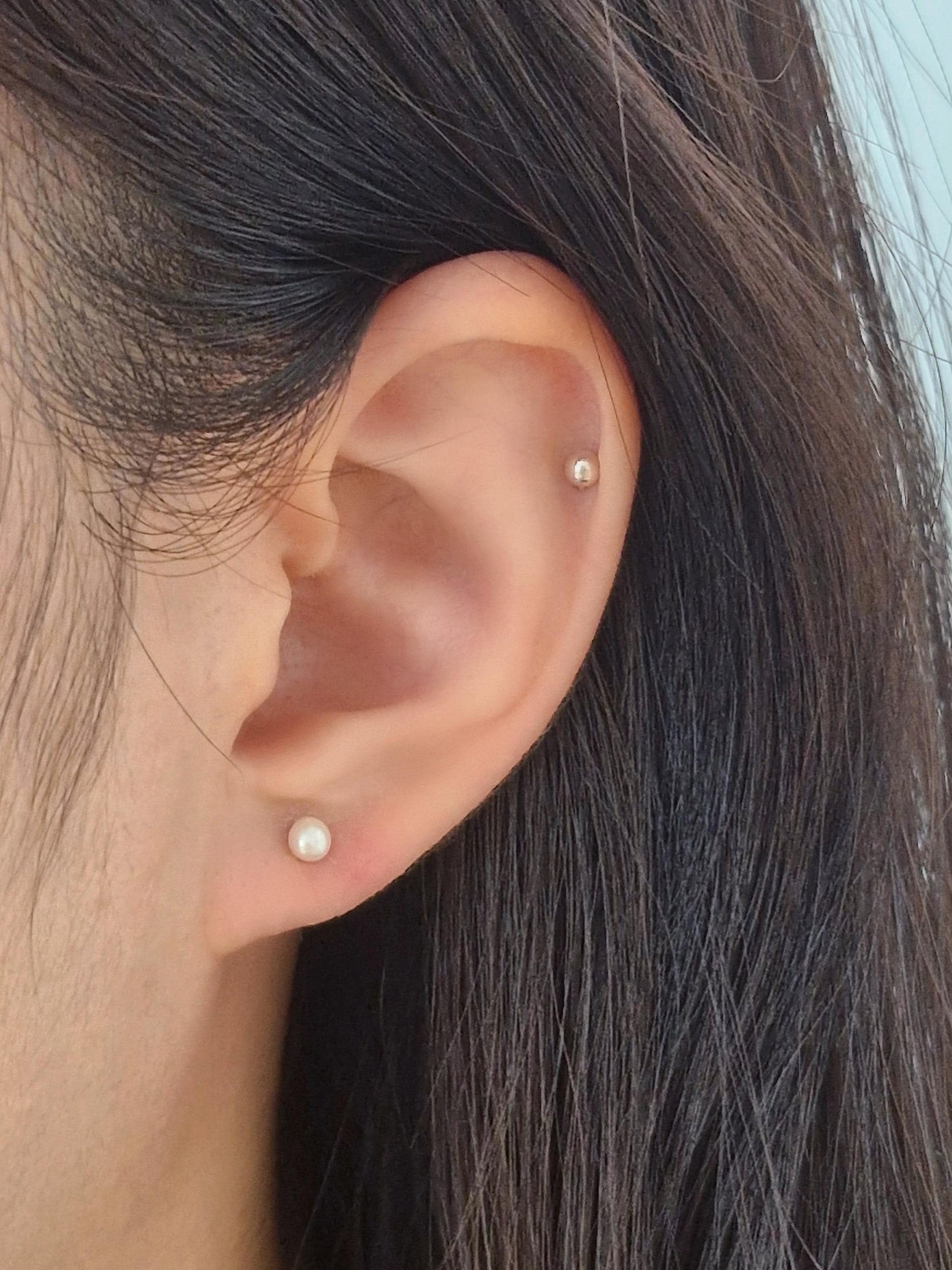 Freshwater Pearl Ball Stud piercing. Sterling Silver 925. 3mm 4mm 5mm. Natural Pearl. Cartilage Helix Tragus. screw ball. screw back. 20G