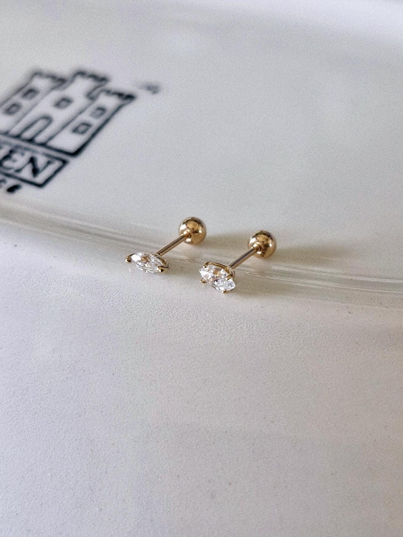 Marquise moissanite cz piercing. Tiny 14k solid gold piercing. Oval 14k piercing.