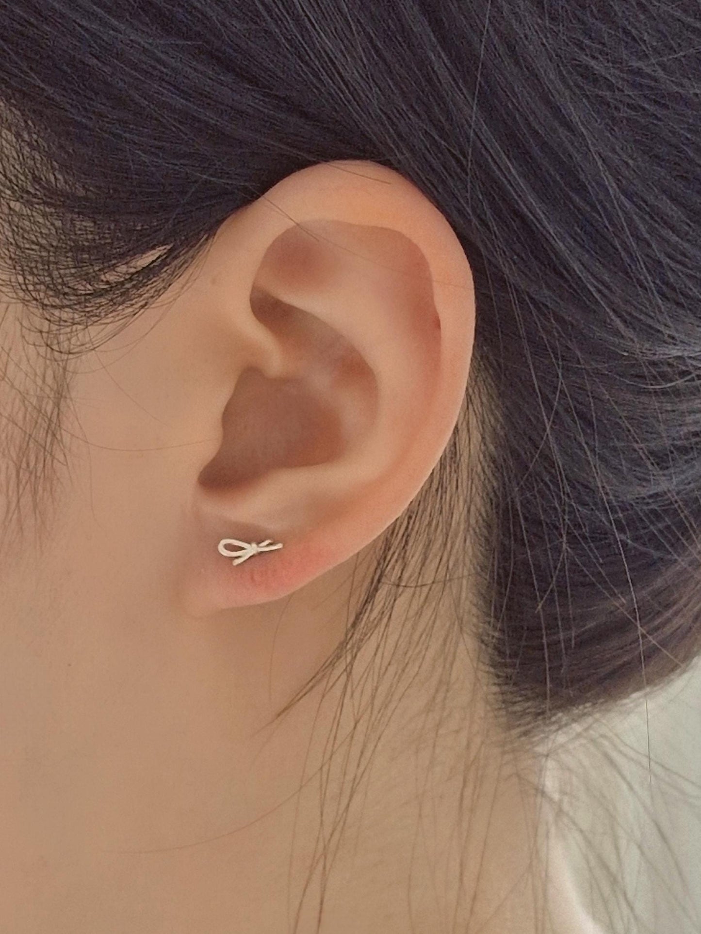 Mini Ribbon knot design Piercing screwball earring. sterling silver 925 screwback earring. barbell. 20G