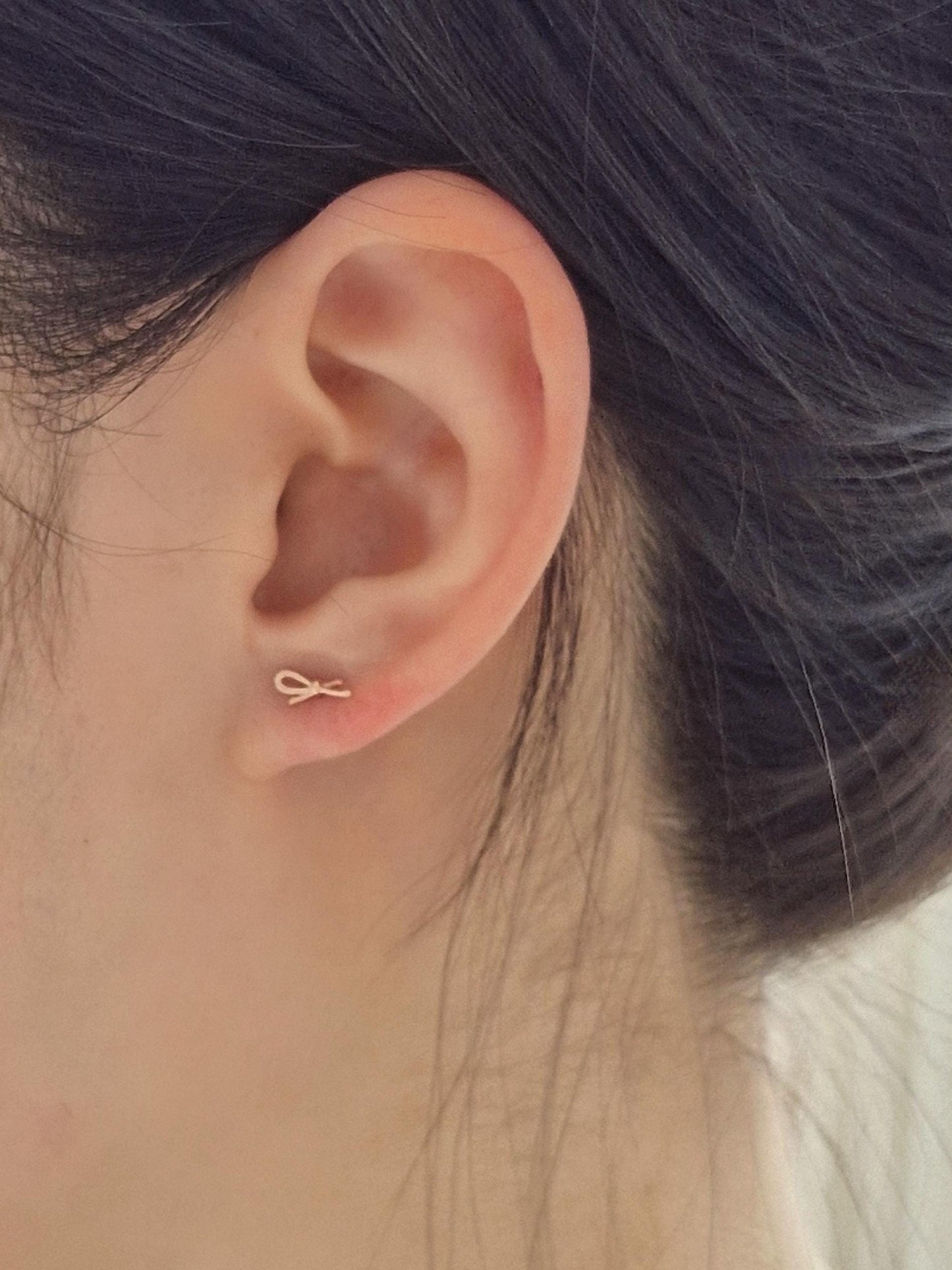 Mini Ribbon knot design Piercing screwball earring. sterling silver 925 screwback earring. barbell. 20G