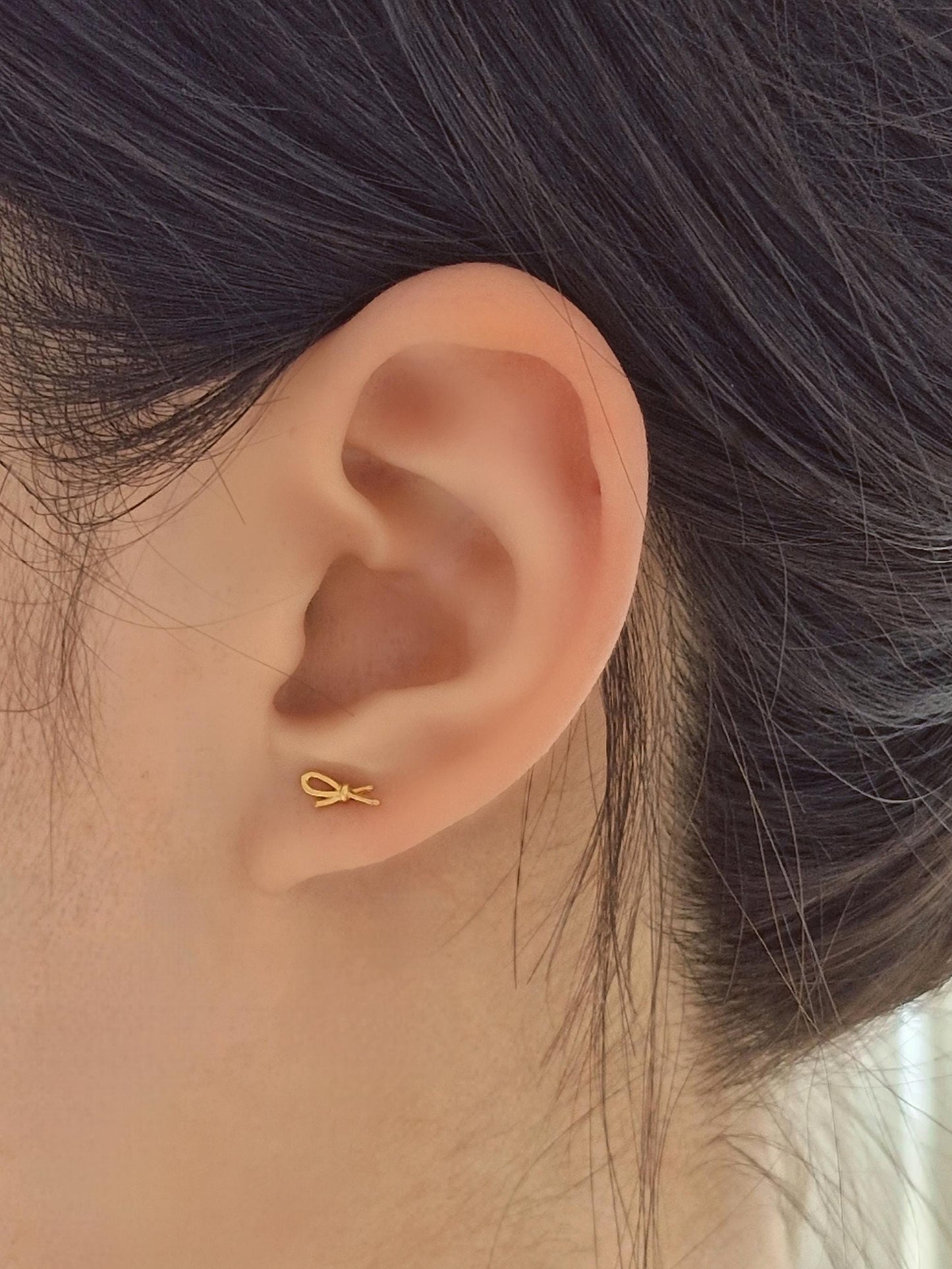 Mini Ribbon knot design Piercing screwball earring. sterling silver 925 screwback earring. barbell. 20G