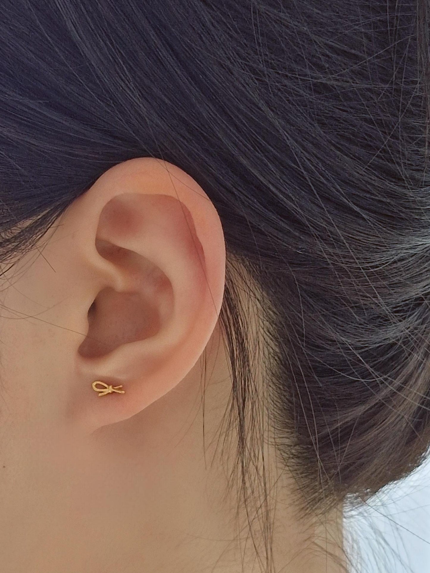 Mini Ribbon knot design Piercing screwball earring. sterling silver 925 screwback earring. barbell. 20G