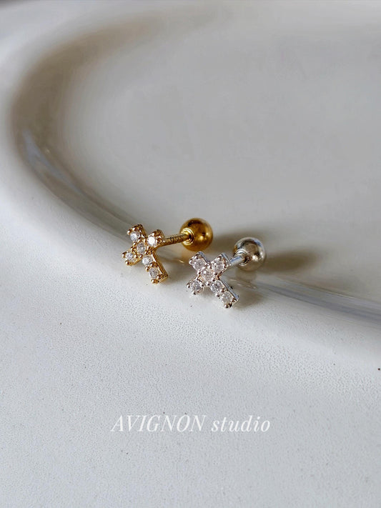 Minimal Cubic Cross Stud Piercing in 925 Sterling Silver.