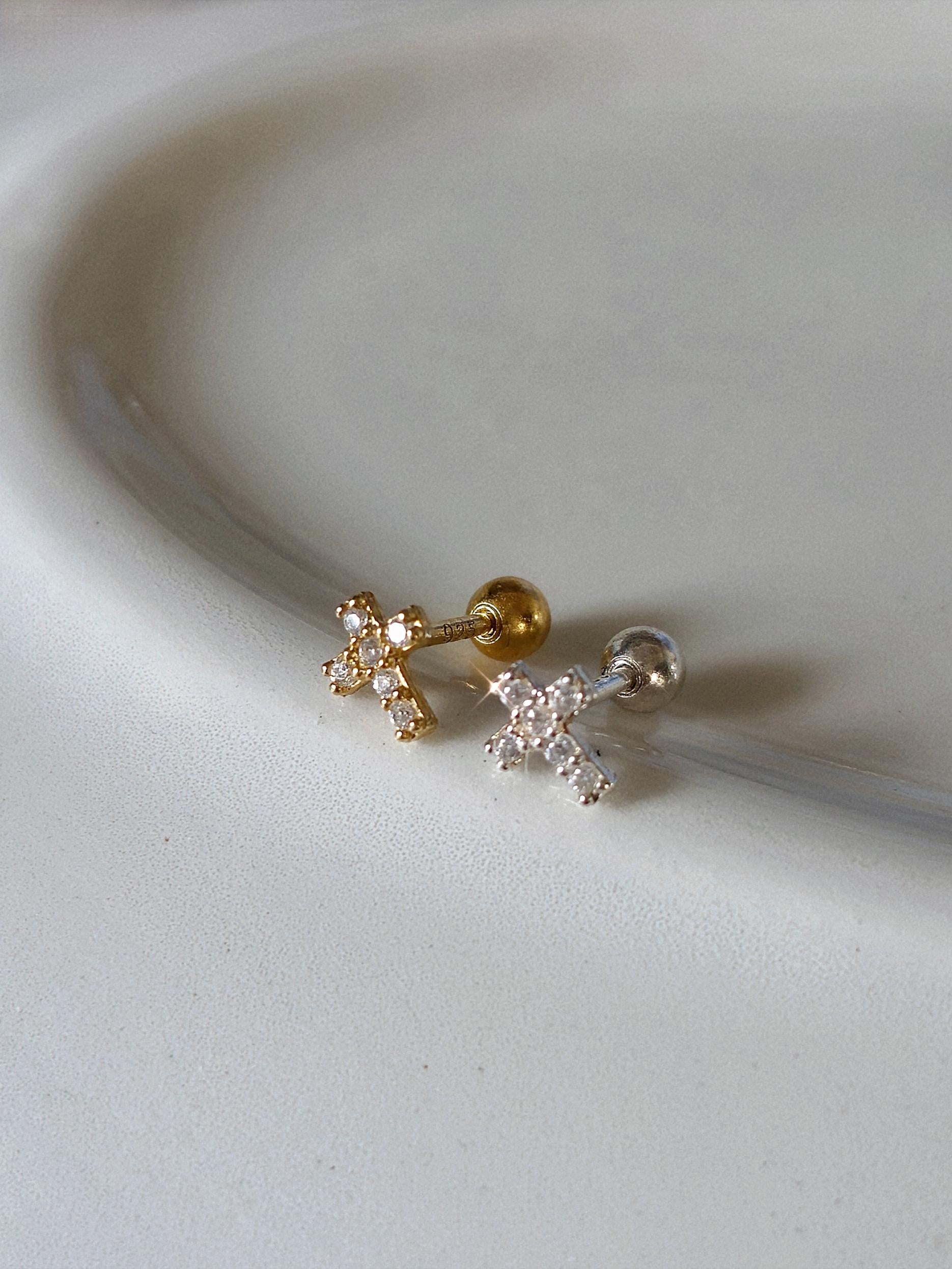 Minimal Cubic Cross Stud Piercing in 925 Sterling Silver.