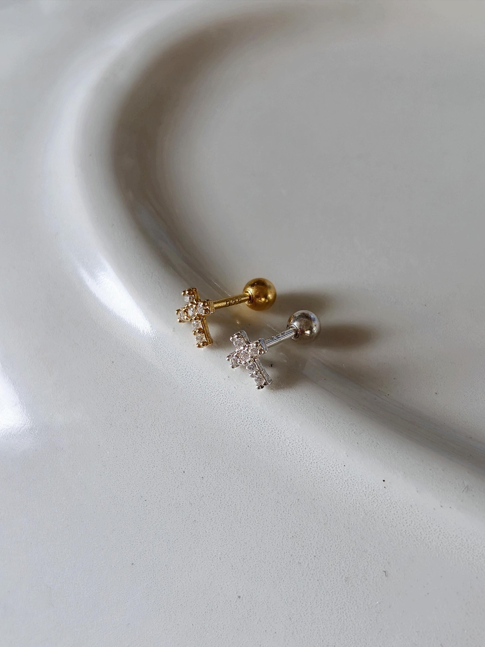 Minimal Cubic Cross Stud Piercing in 925 Sterling Silver.