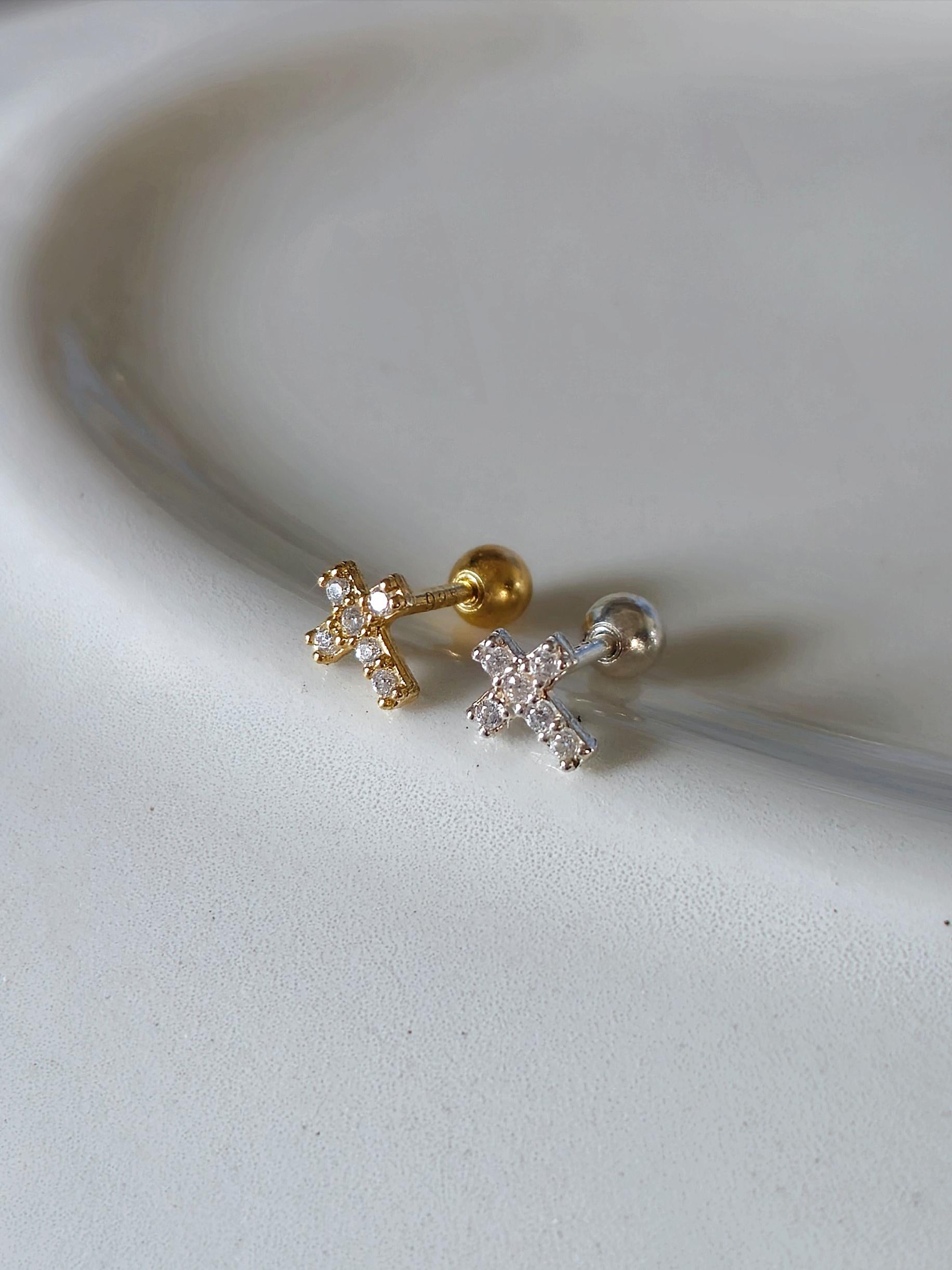 Minimal Cubic Cross Stud Piercing in 925 Sterling Silver.