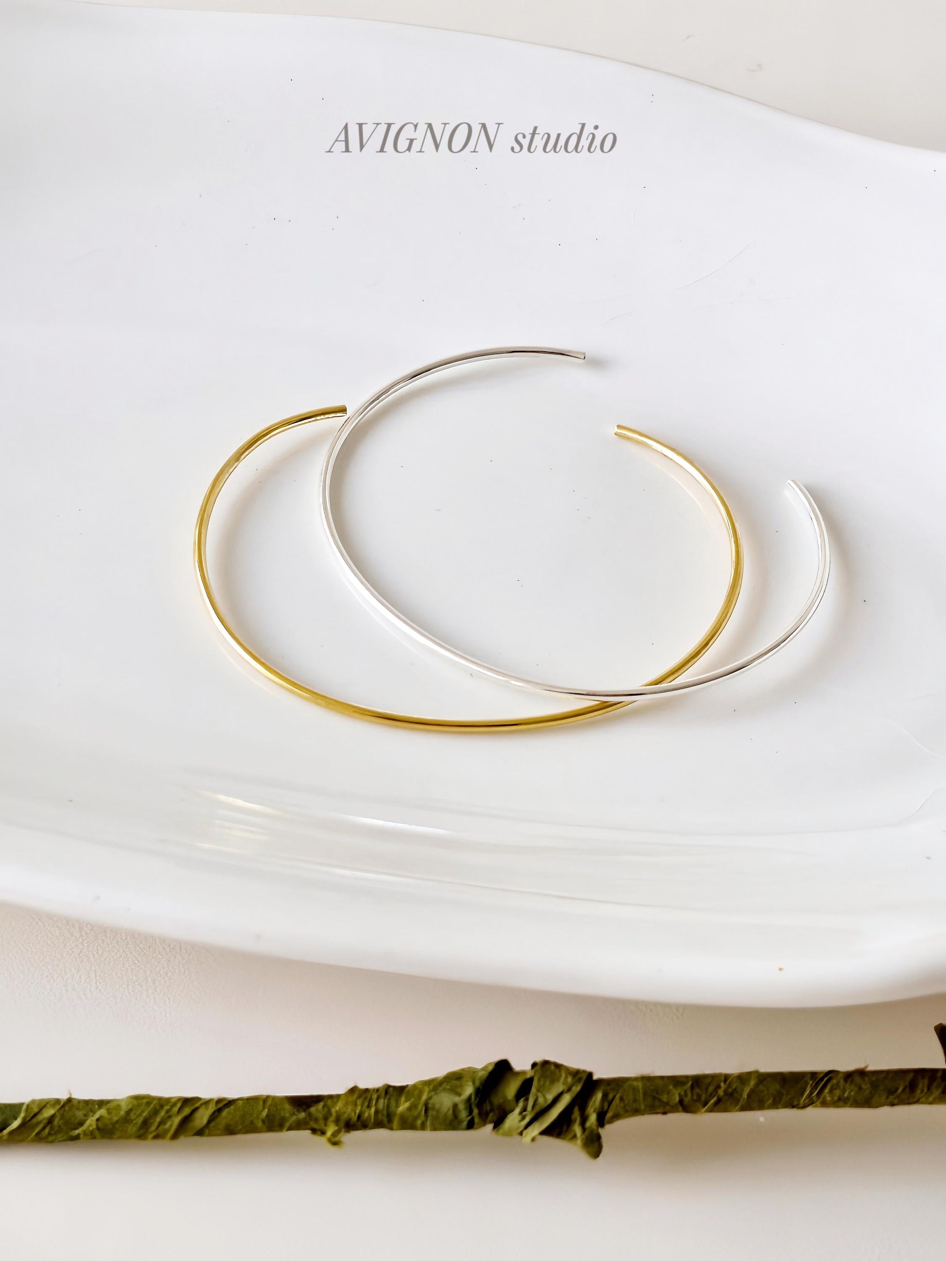 Minimal sleek 1.5mm Sterling Silver, 14k solid gold  Bangle Bracelet. round classic bangle. stacking bangle. slim thin open bangle.