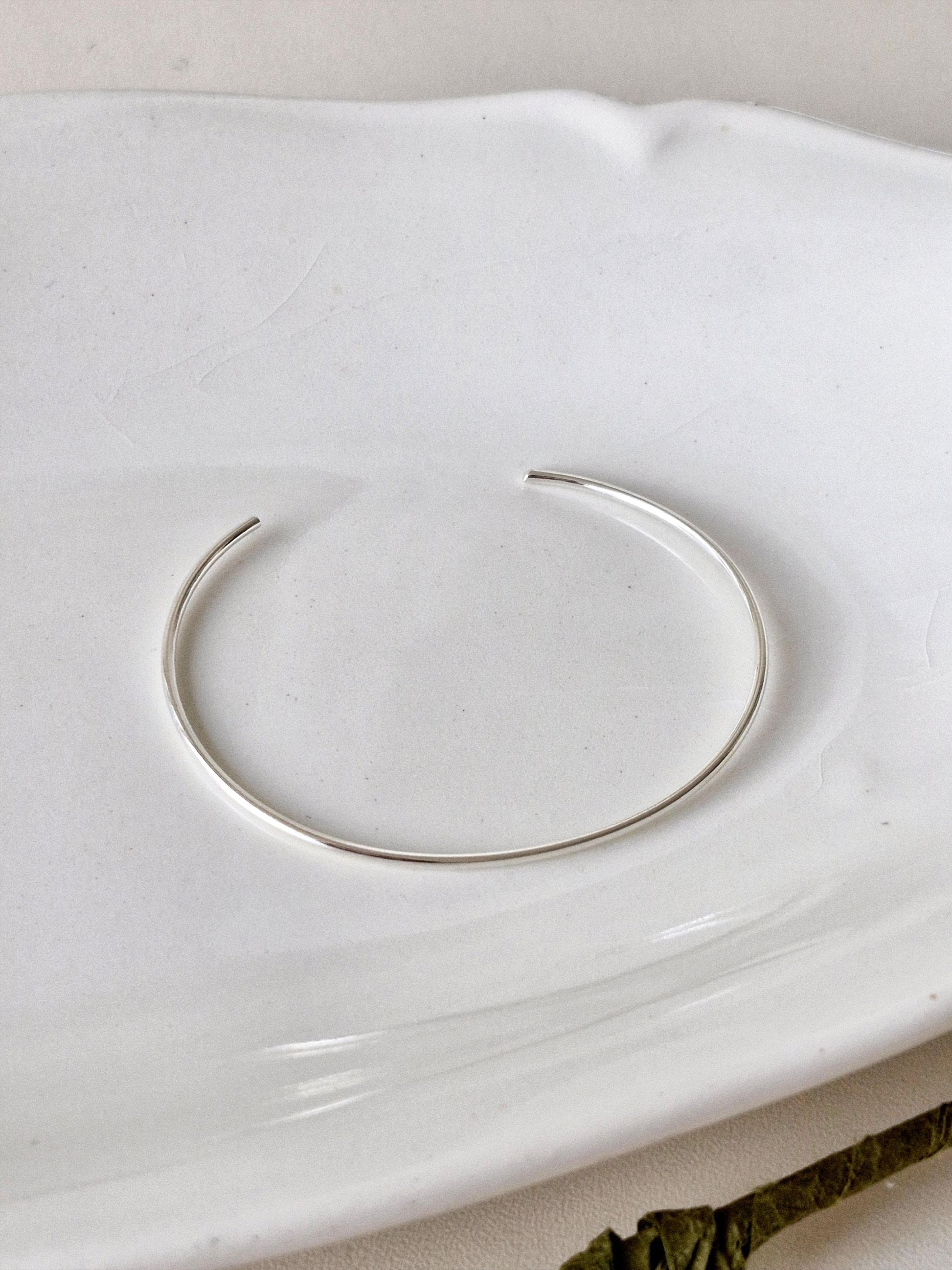 Minimal sleek 1.5mm Sterling Silver, 14k solid gold  Bangle Bracelet. round classic bangle. stacking bangle. slim thin open bangle.