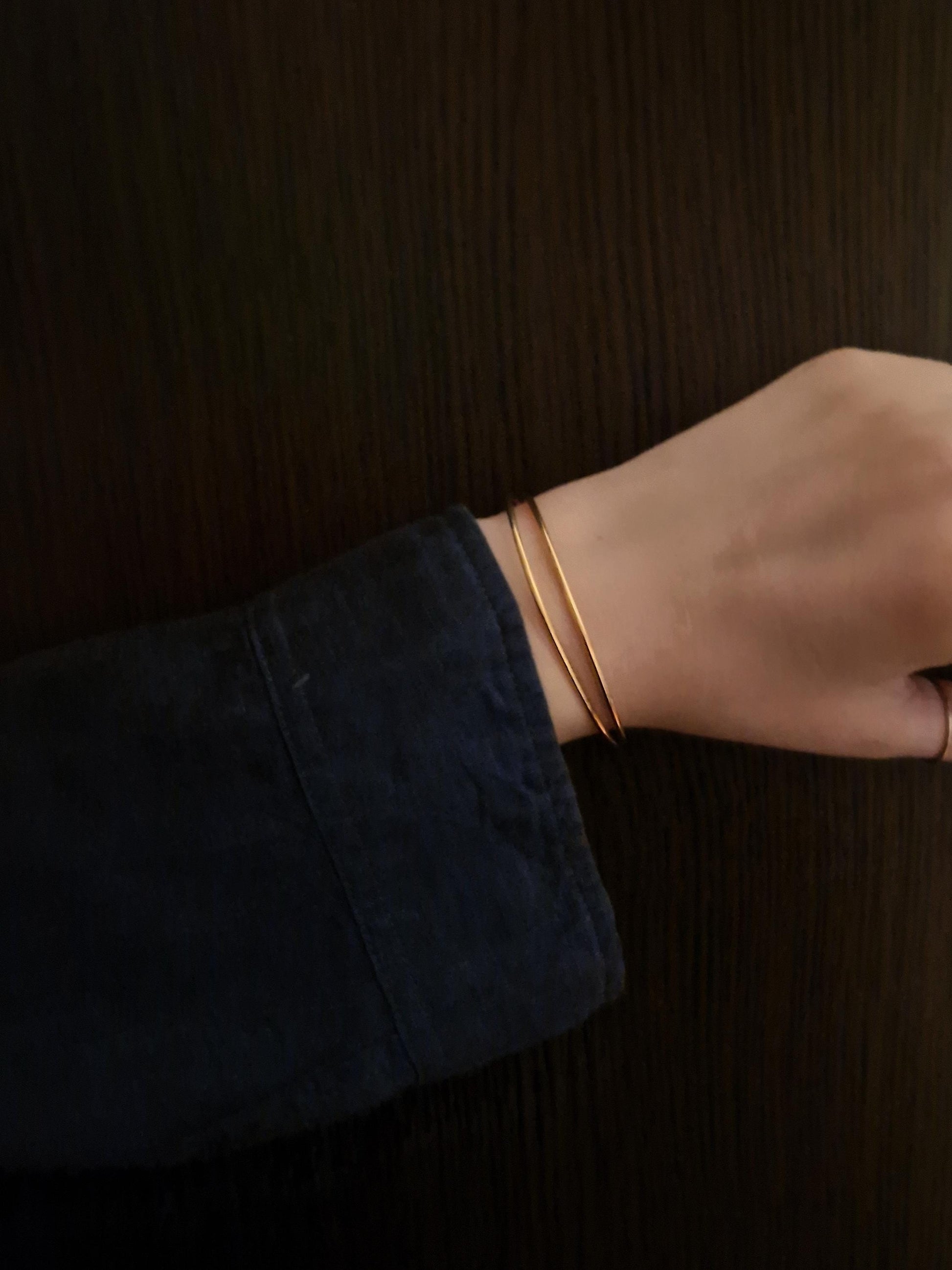 Minimal sleek 1.5mm Sterling Silver, 14k solid gold  Bangle Bracelet. round classic bangle. stacking bangle. slim thin open bangle.