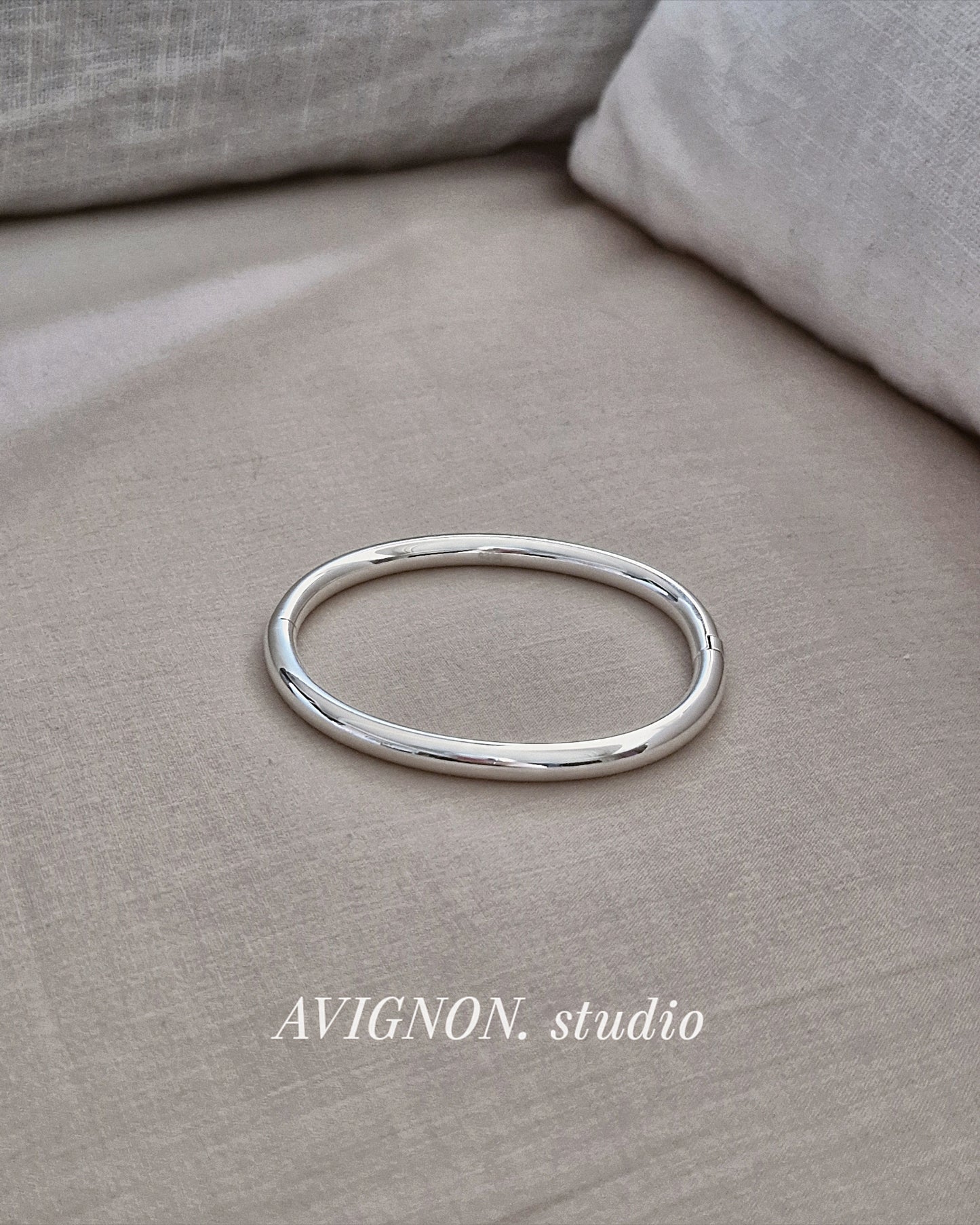open close Hinged Round bangle bracelet 925 silver sterling. circle type.
