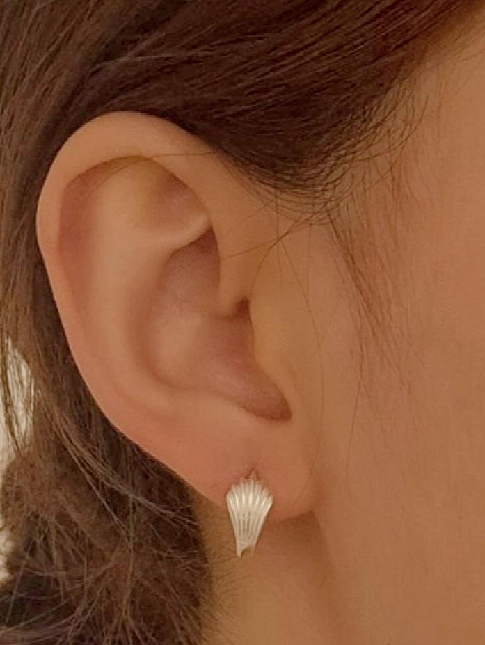 Shell-Inspired Silver Hoop huggie Earrings 925 silver. sterling silver. gold. Price for pair.