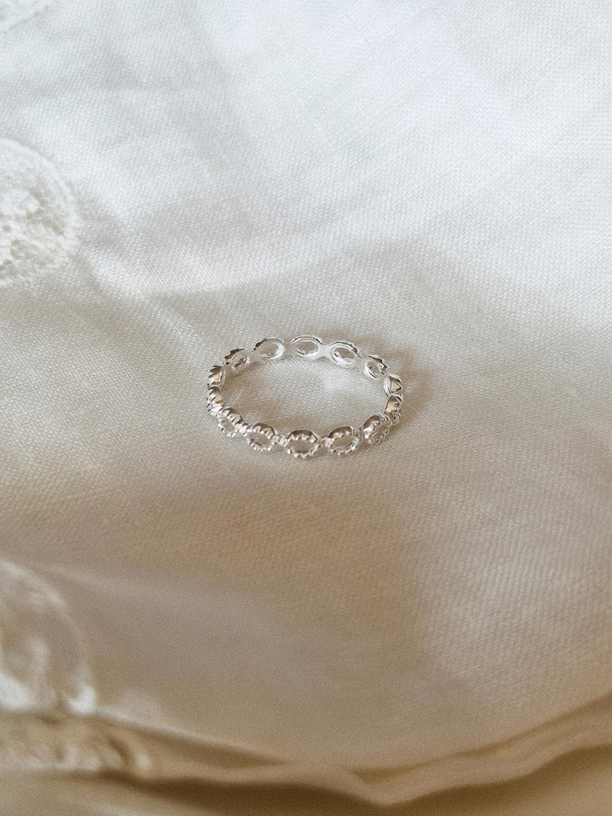 925 Silver Minimal Band Ring Dot Circle Design. sterling silver stacking ring. circle bead eternity ring.