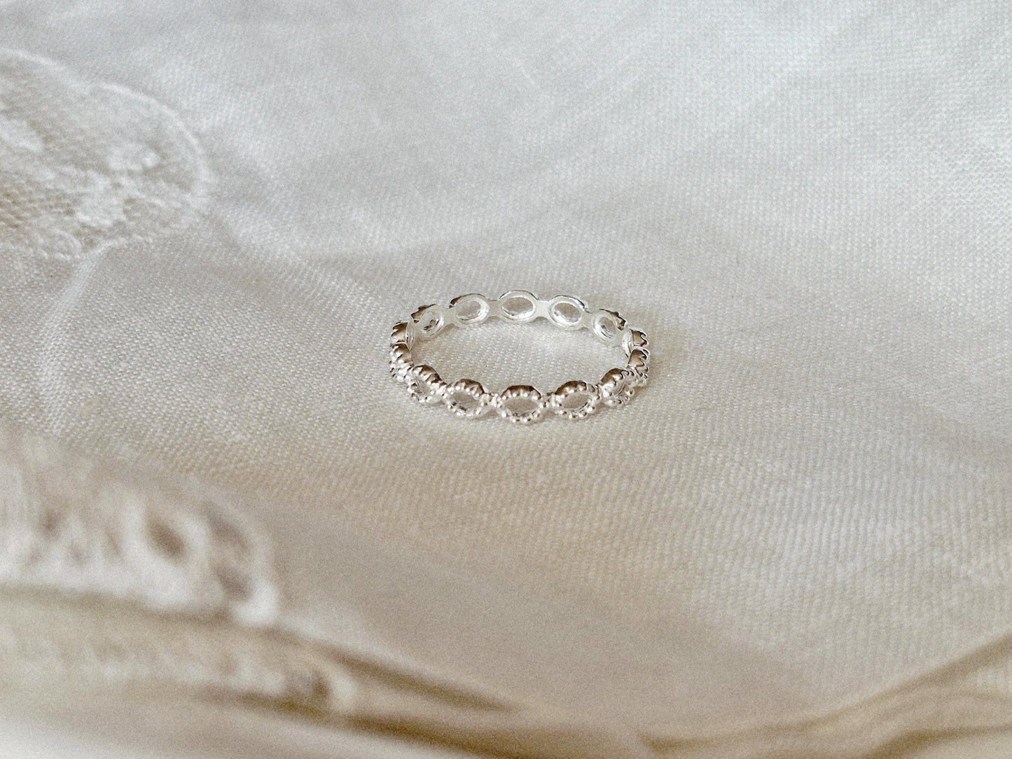 925 Silver Minimal Band Ring Dot Circle Design. sterling silver stacking ring. circle bead eternity ring.