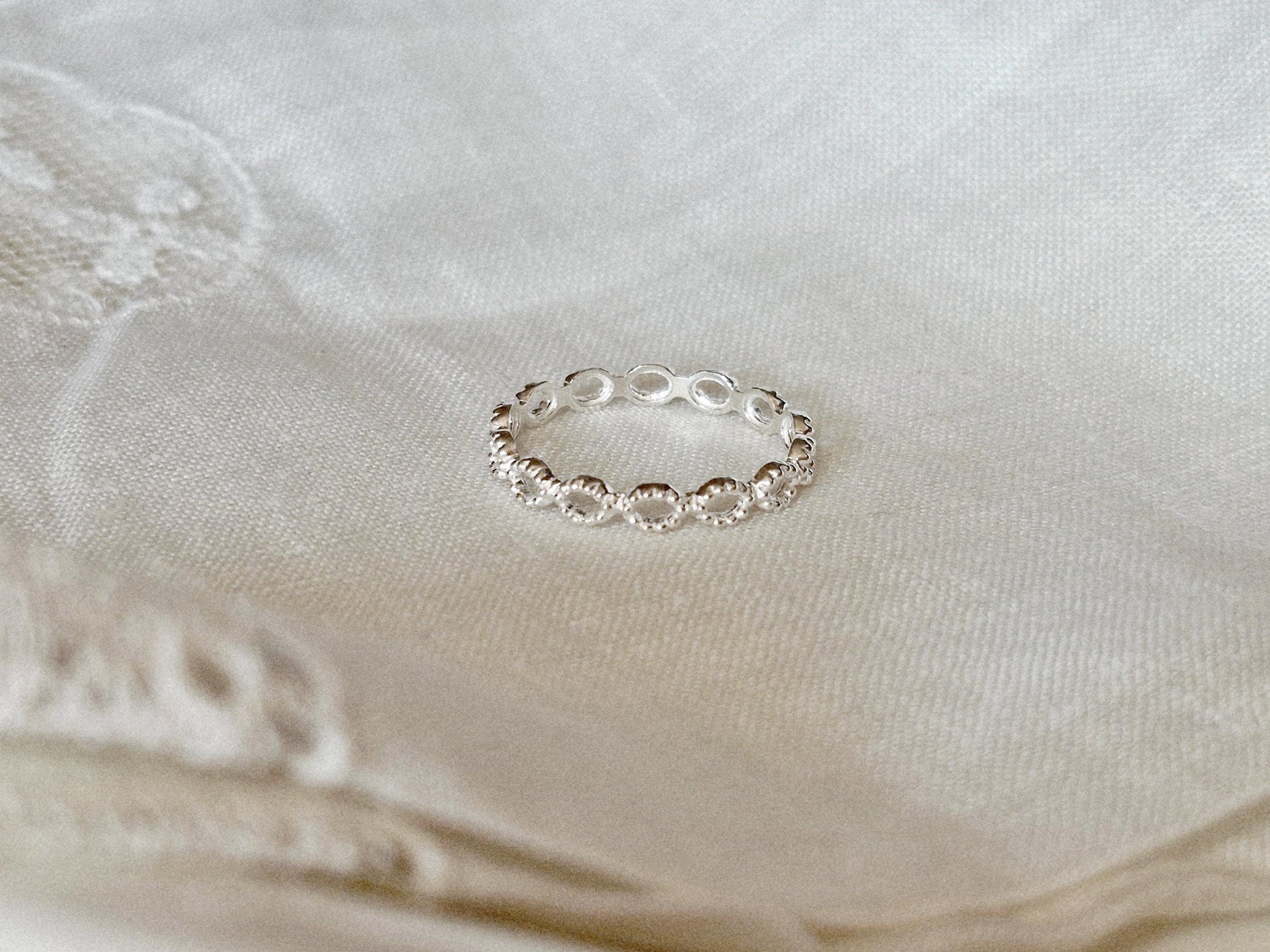 925 Silver Minimal Band Ring Dot Circle Design. sterling silver stacking ring. circle bead eternity ring.