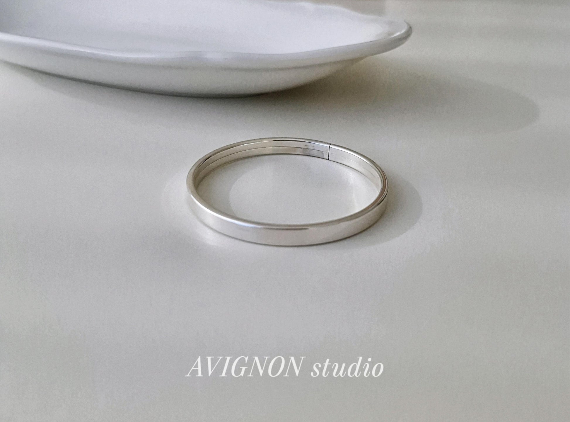 925 Sterling Silver Flat round Openable Bangle Bracelet. open close bangle. Personalized engrave.