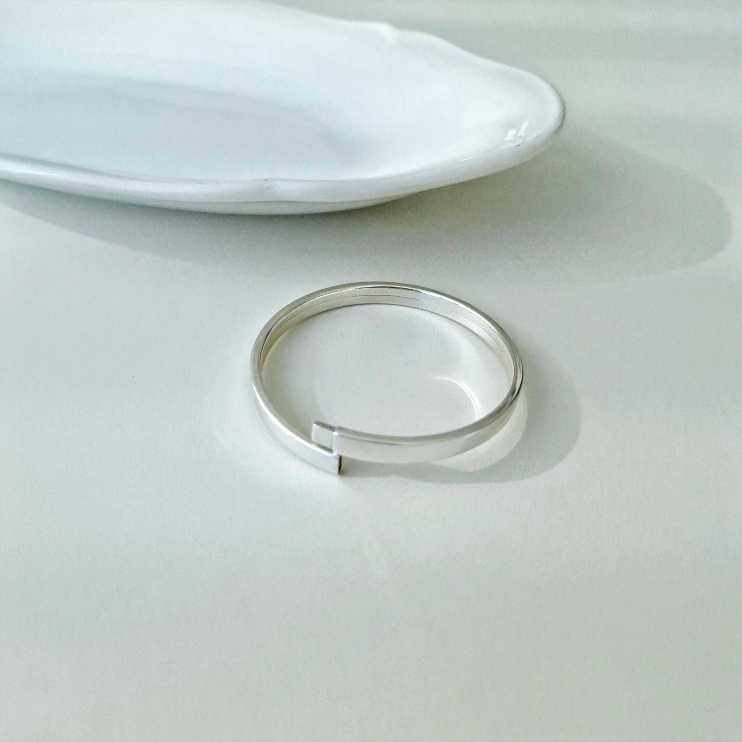 925 Sterling Silver Flat round Openable Bangle Bracelet. open close bangle. Personalized engrave.