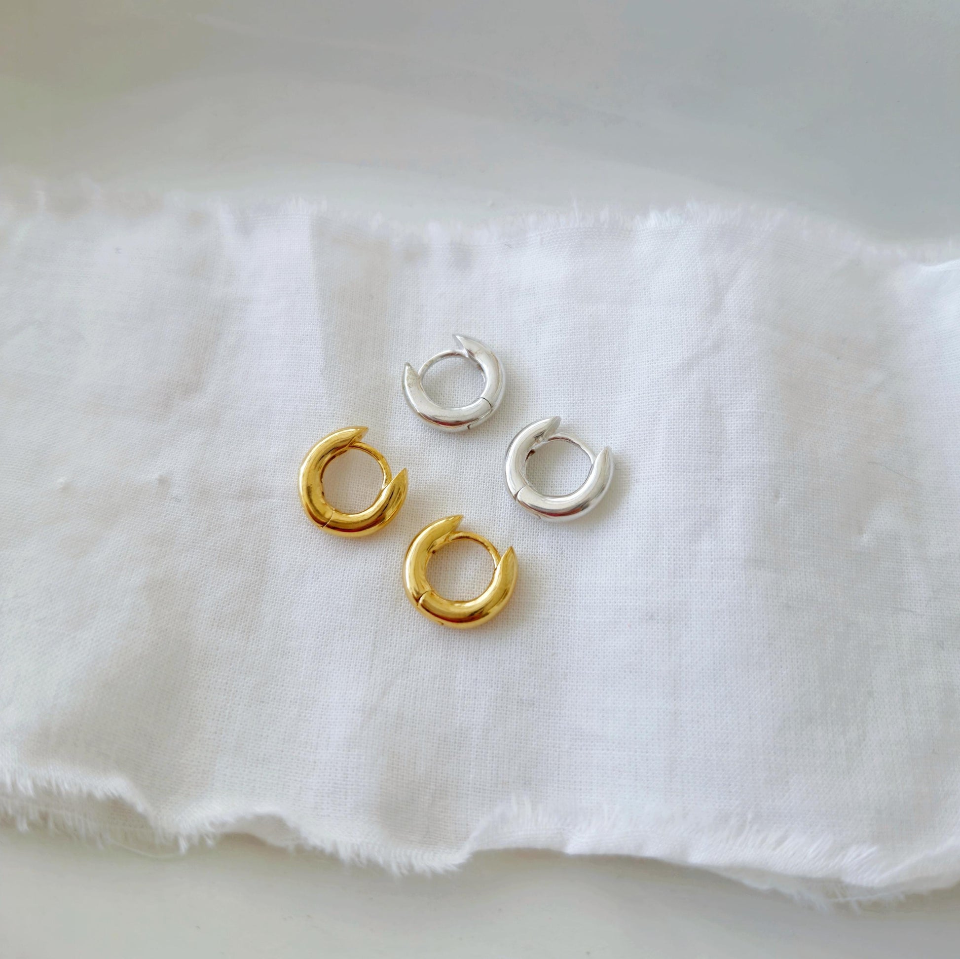 Sterling Silver hinge Hoop Earrings 3mm Thick – Small Hoop 11mm 13mm 16mm 20mm.  Chunky Minimalist Silver Hoops.