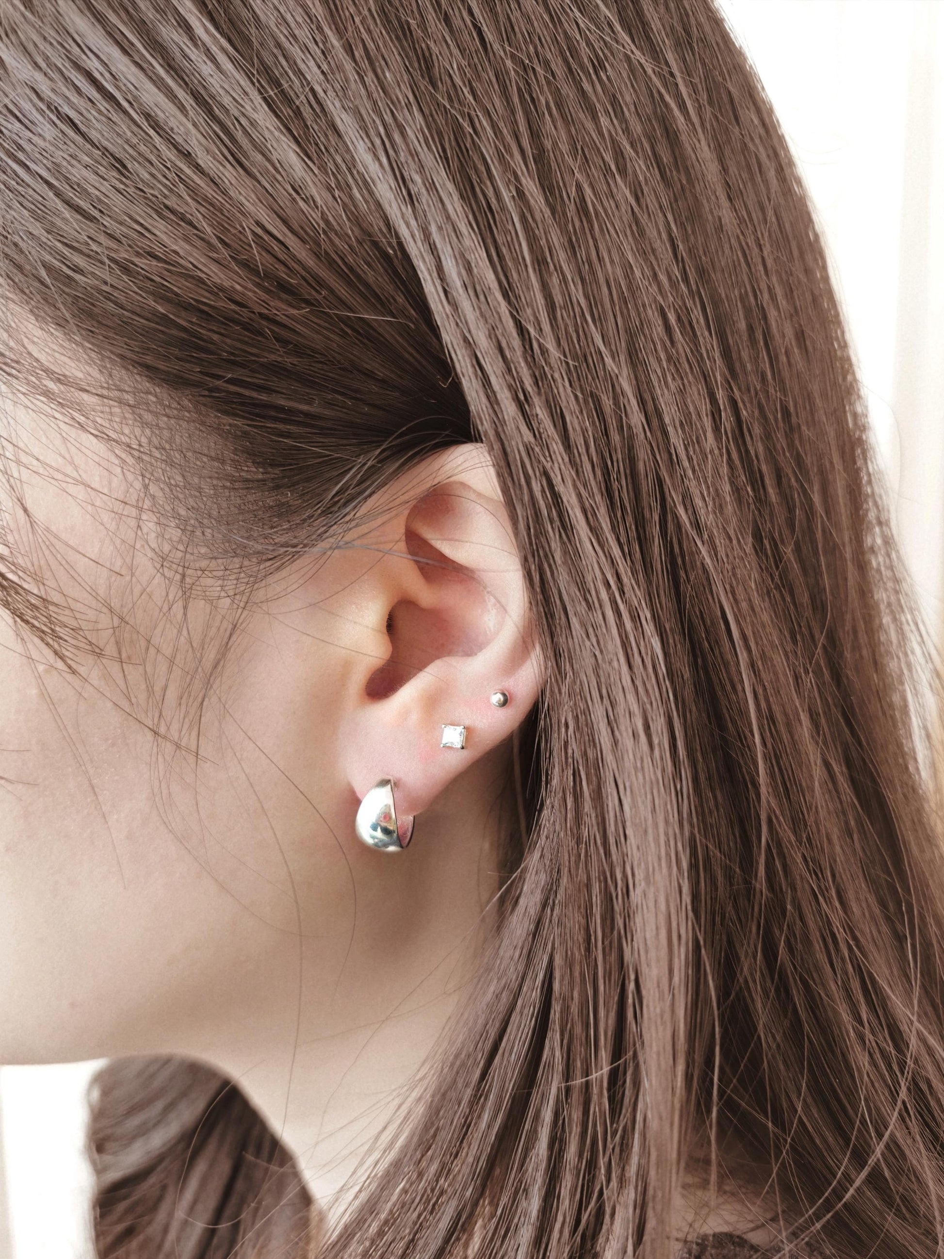 Sterling silver 925 teardrop huggie piercing. Silver Teardrop screwback. Domed huggie piercing.