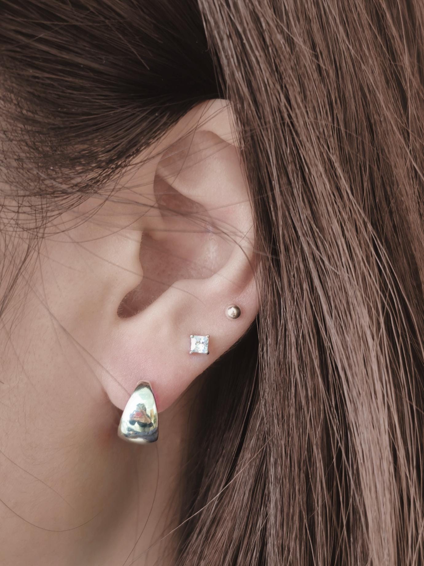 Sterling silver 925 teardrop huggie piercing. Silver Teardrop screwback. Domed huggie piercing.