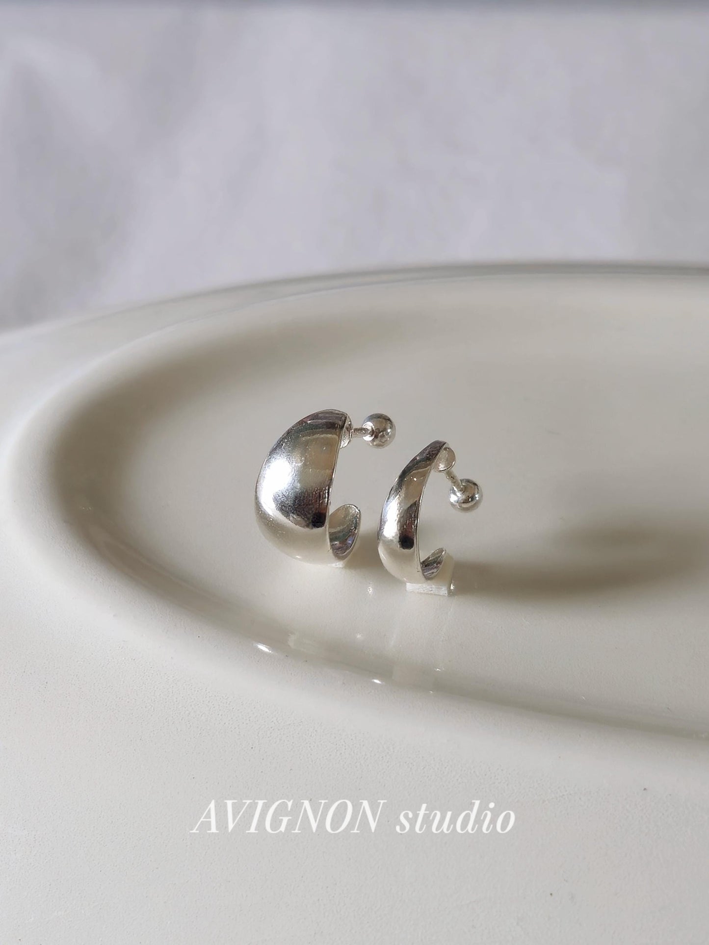 Sterling silver 925 teardrop huggie piercing. Silver Teardrop screwback. Domed huggie piercing.