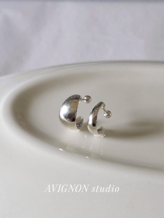 Sterling silver 925 teardrop huggie piercing. Silver Teardrop screwback. Domed huggie piercing.