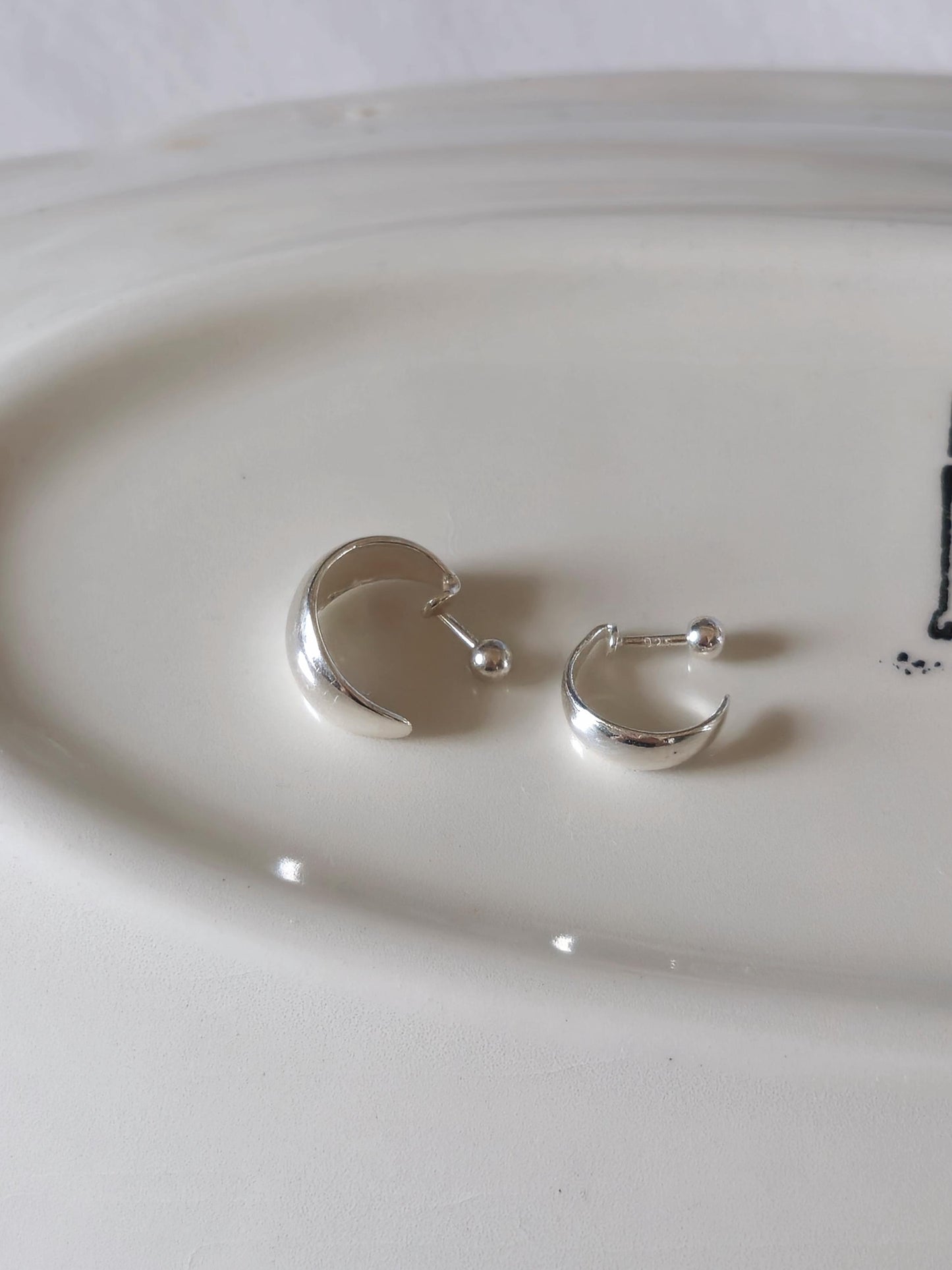 Sterling silver 925 teardrop huggie piercing. Silver Teardrop screwback. Domed huggie piercing.