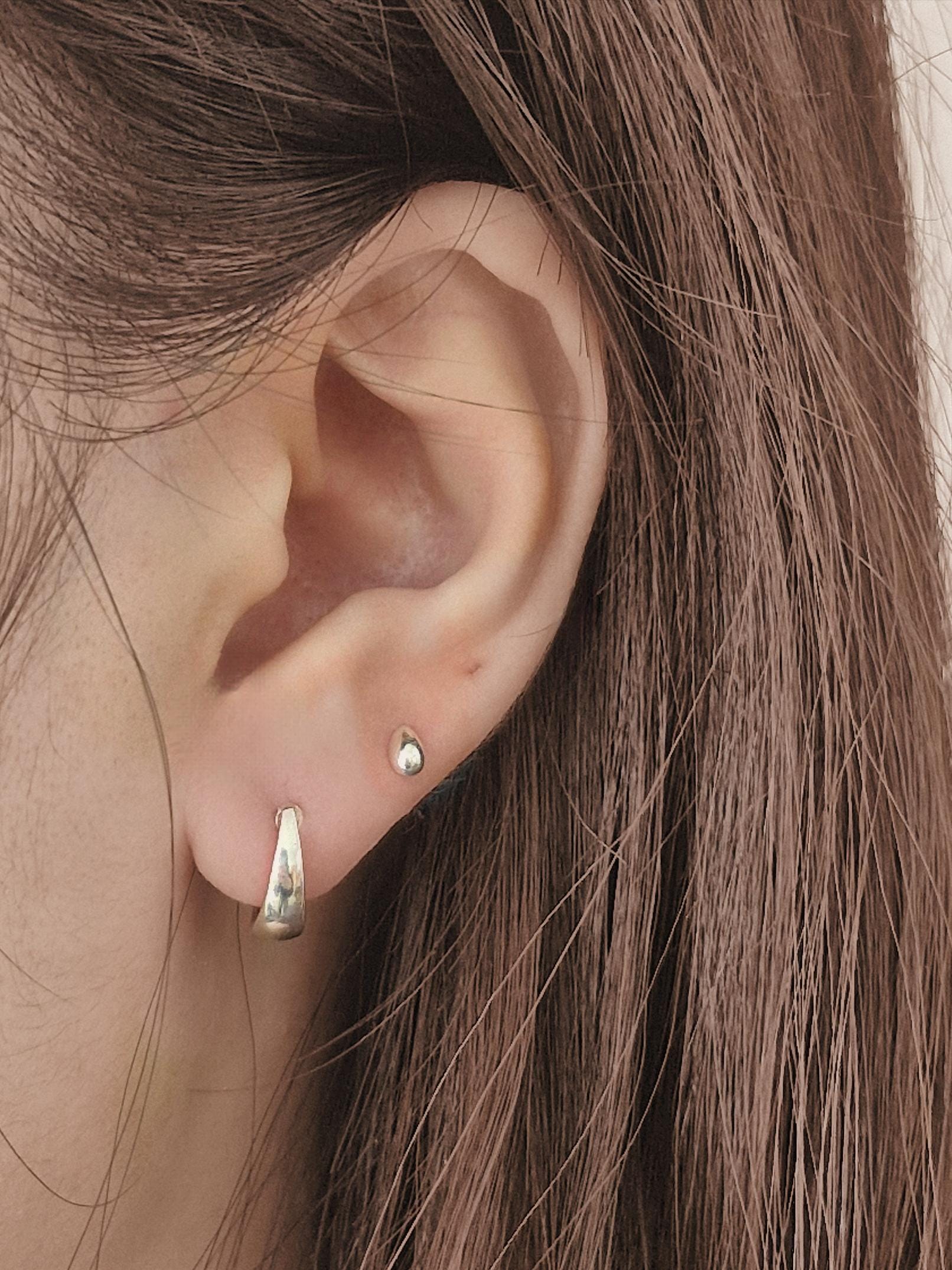Sterling silver 925 teardrop huggie piercing. Silver Teardrop screwback. Domed huggie piercing.