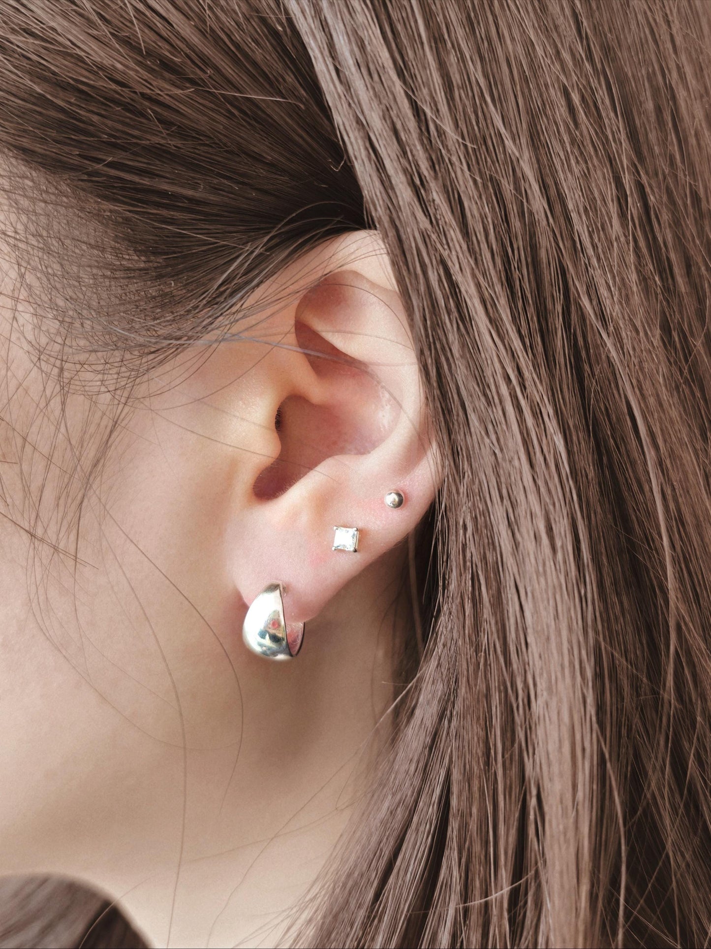 Sterling silver 925 teardrop huggie piercing. Silver Teardrop screwback. Domed huggie piercing.