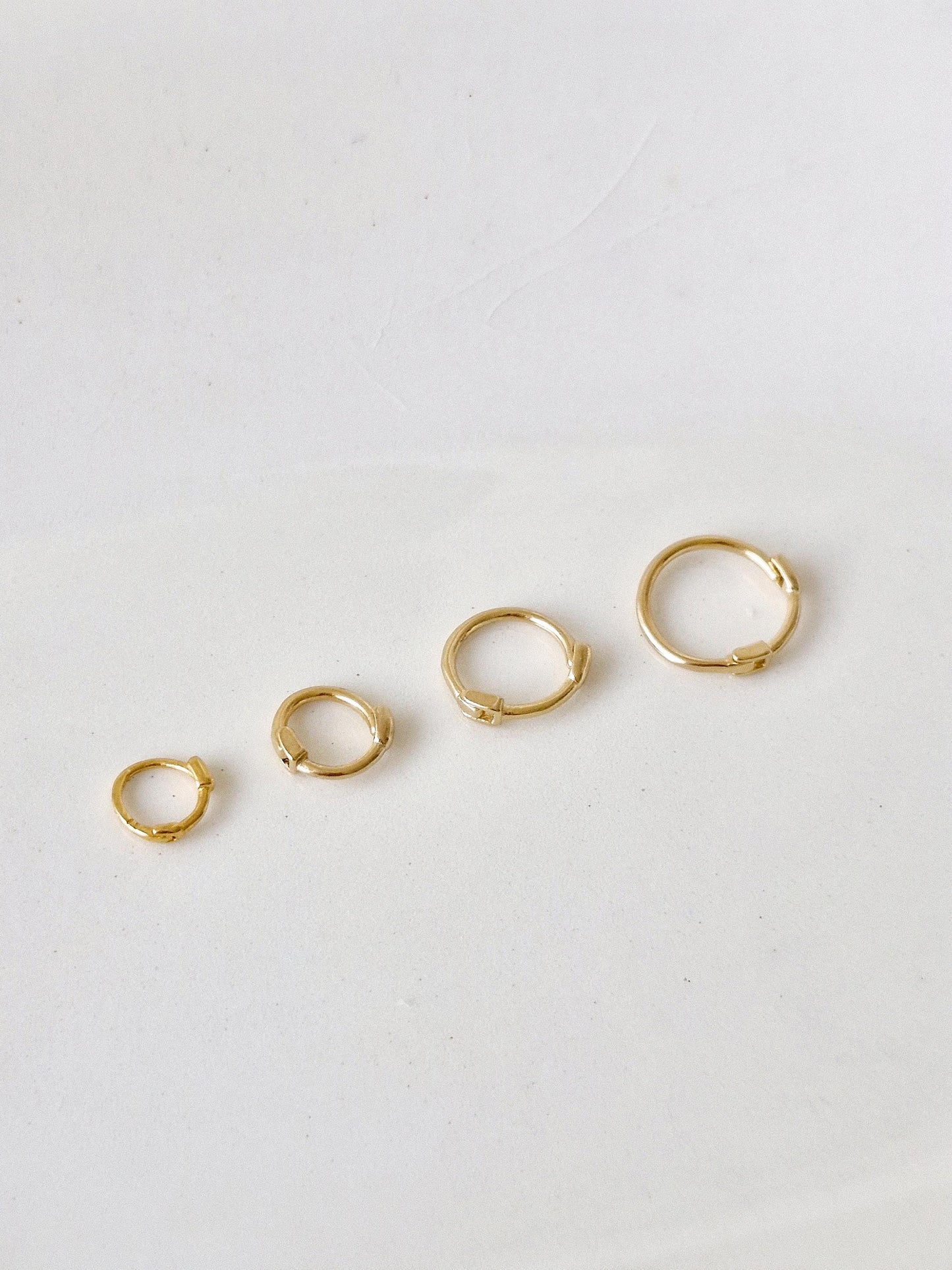 Thin slim hoop sterling silver 925 earring. 7mm 8mm 9mm 10mm. Dainty slim huggie. Minimalist hinge clicker. 1mm.