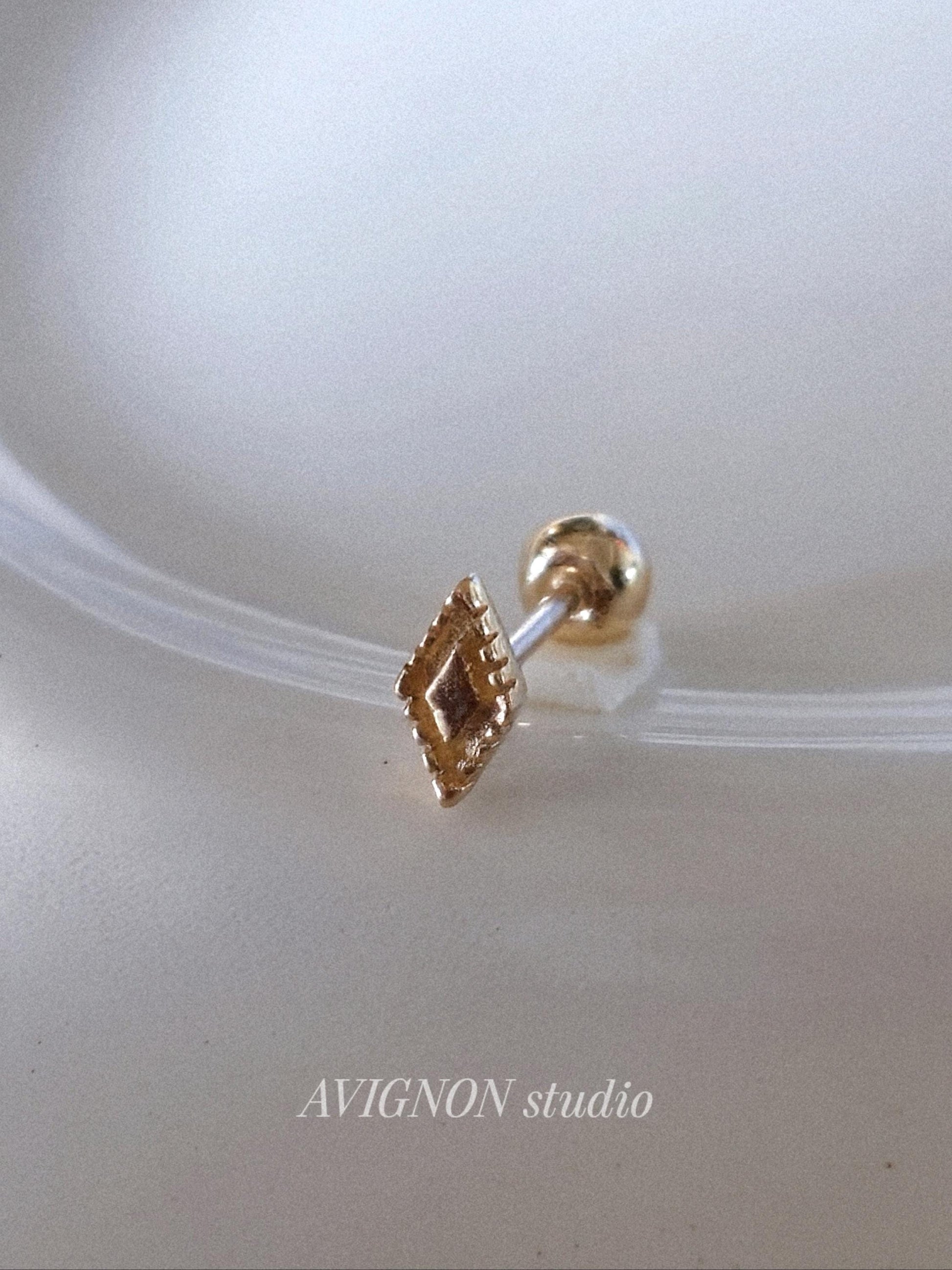 Tiny Diamond-Shaped Milgrain 14k gold Stud Piercing