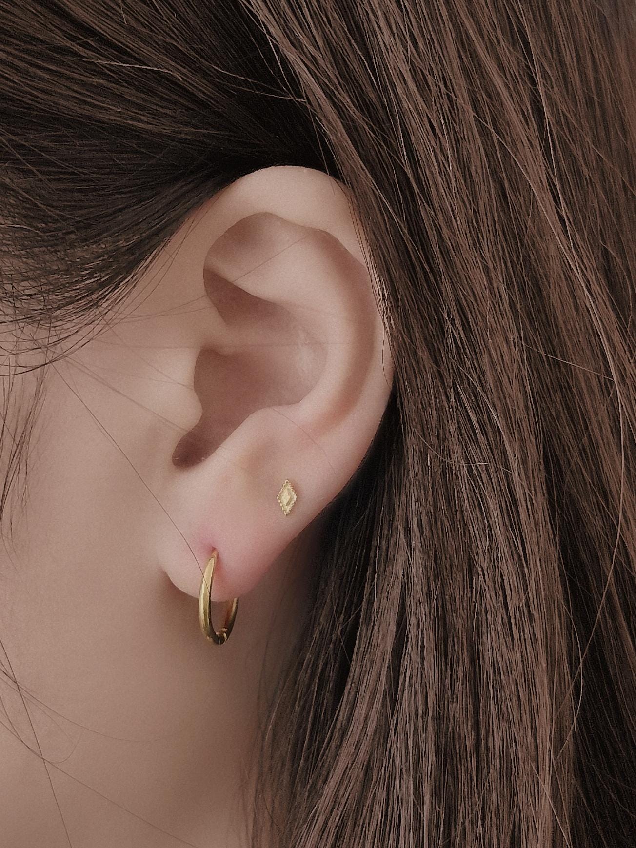 Tiny Diamond-Shaped Milgrain 14k gold Stud Piercing