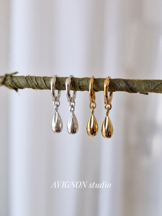 Tiny teardrop dangle earrings. sterling siver dangle earrings.