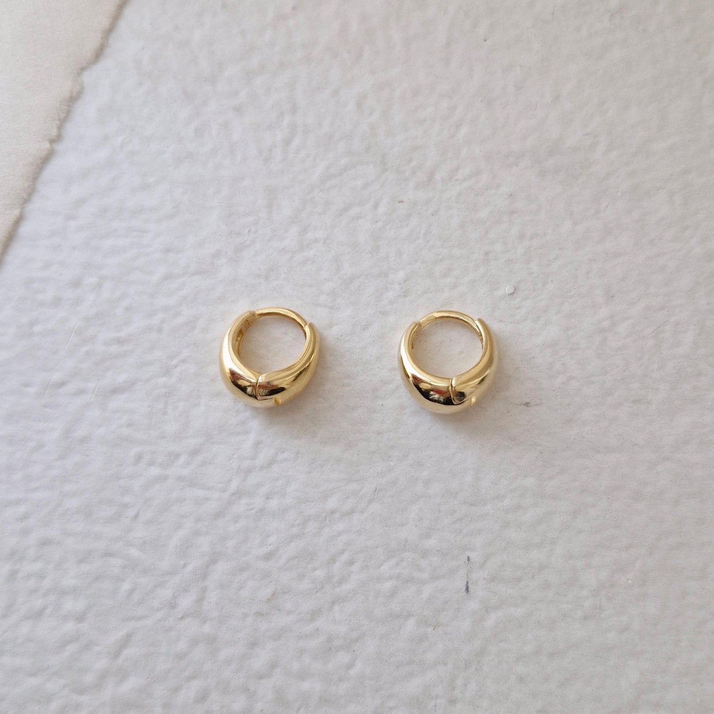 Volume daint teardrop Mini Hoop huggie Earrings. 10mm sterling silver hoop earrings.