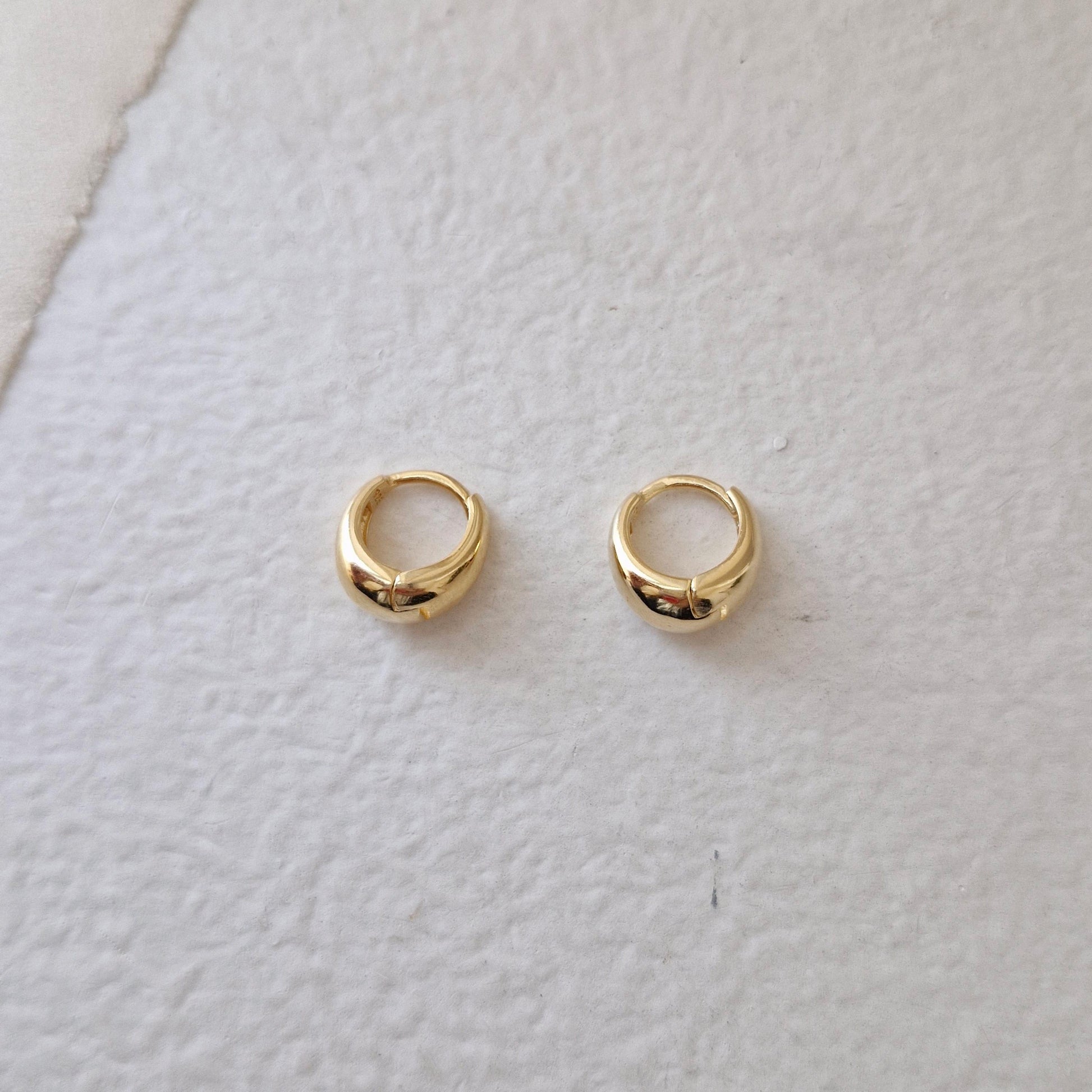 Volume daint teardrop Mini Hoop huggie Earrings. 10mm sterling silver hoop earrings.