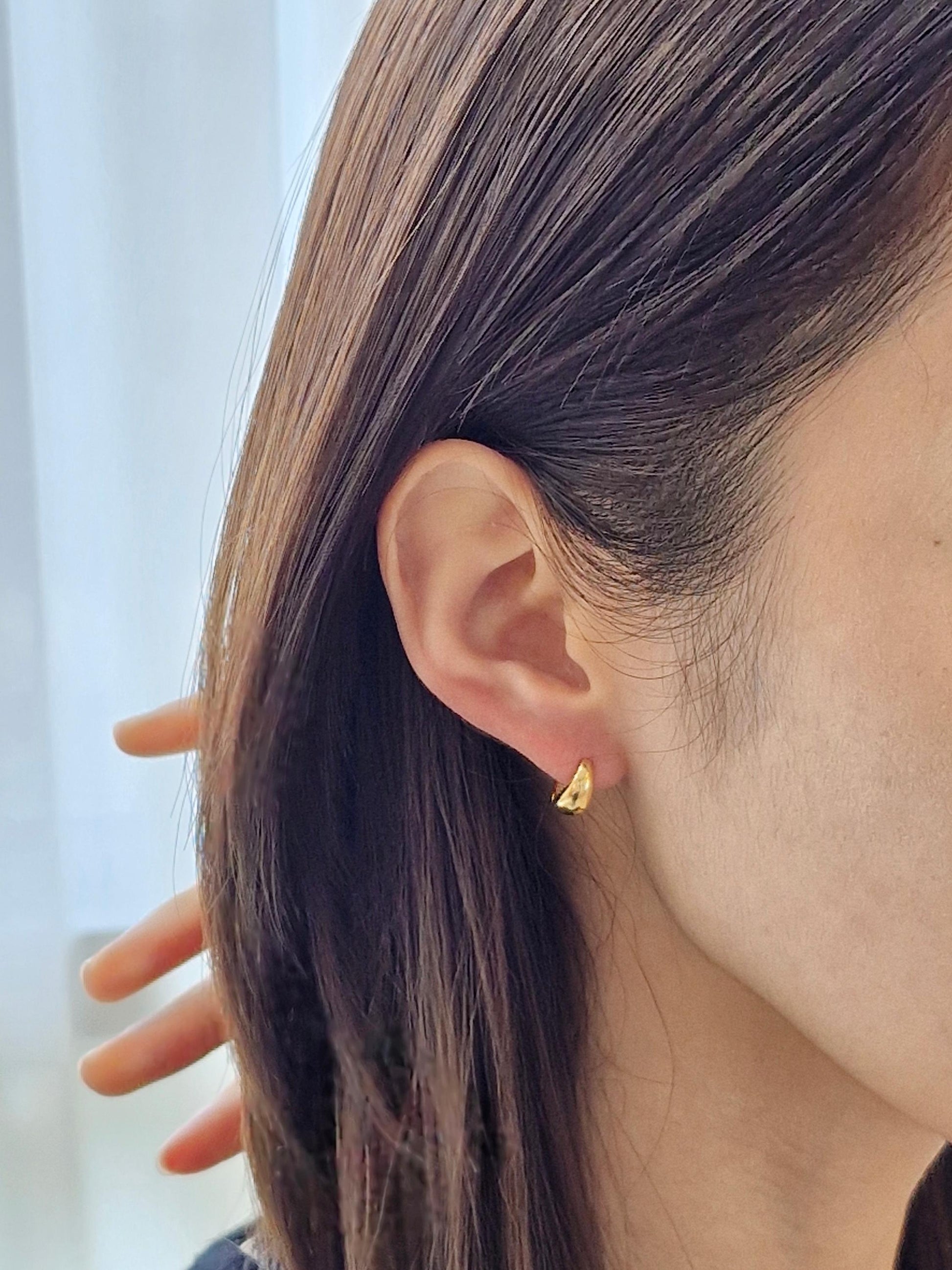 Volume daint teardrop Mini Hoop huggie Earrings. 10mm sterling silver hoop earrings.