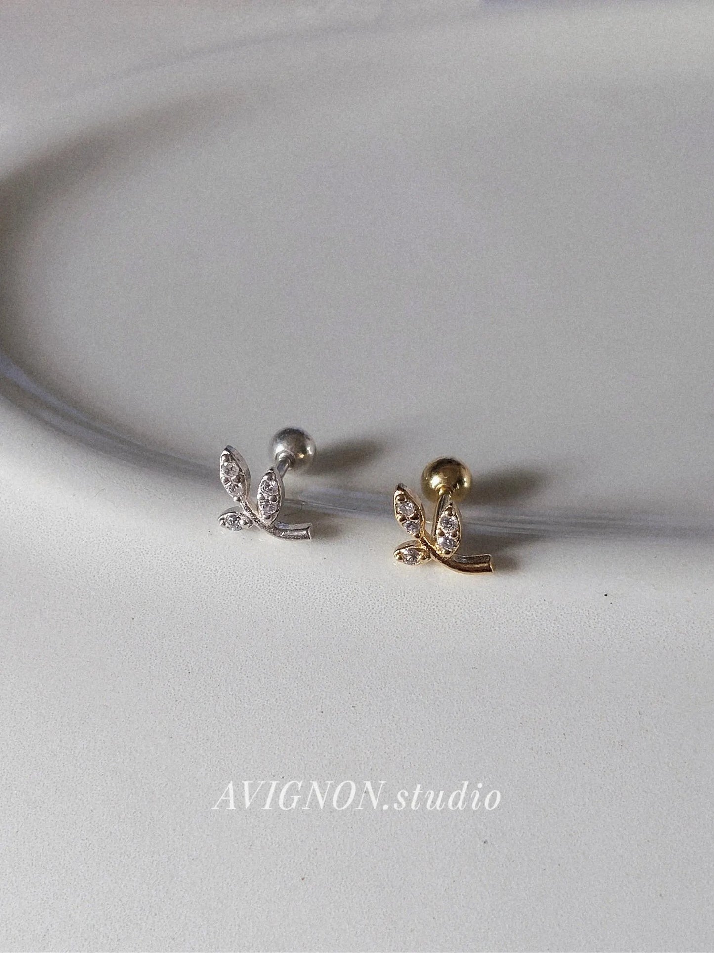Leaf cubic sterling silver piercing. Leaf stud.
