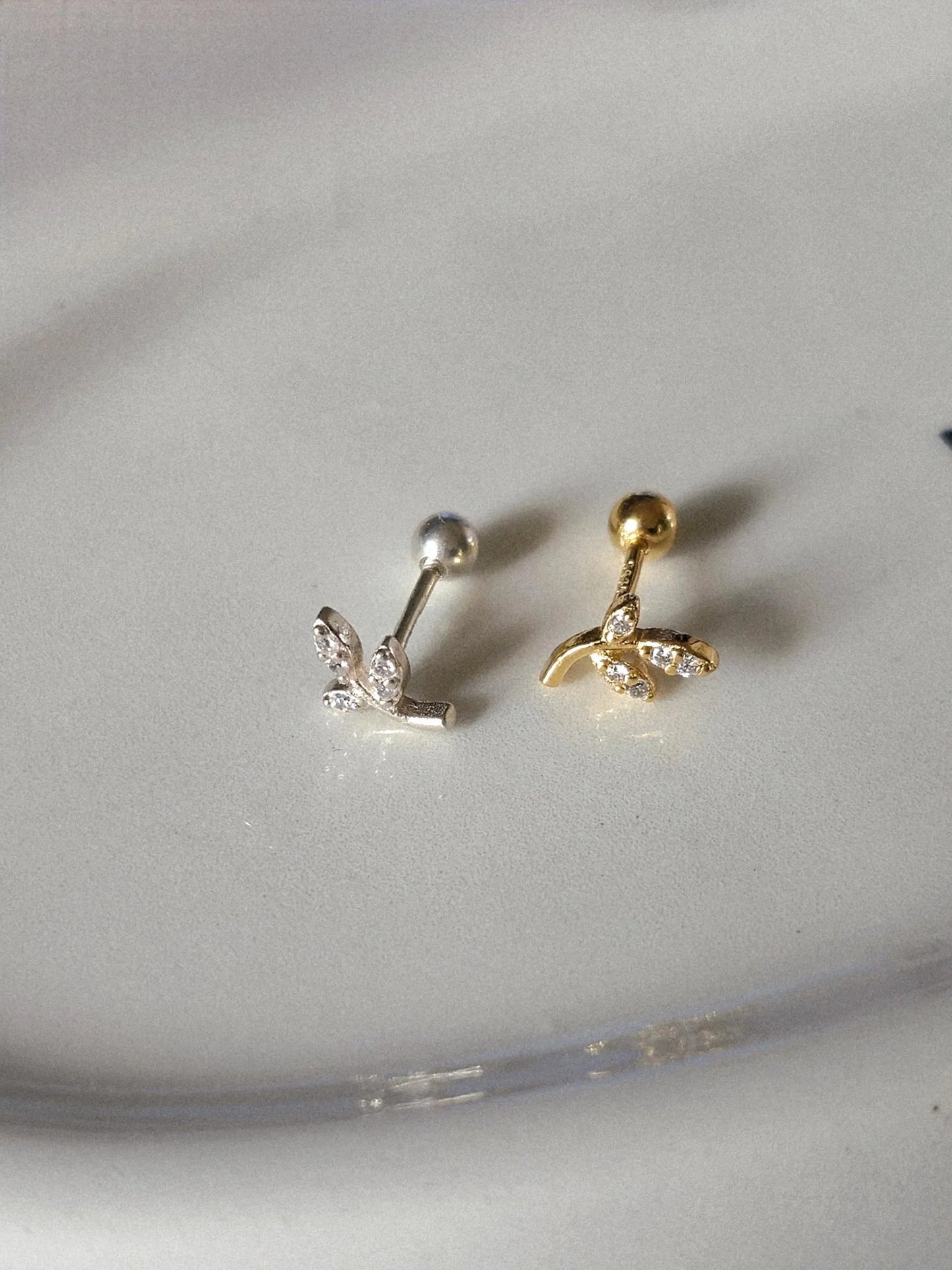 Leaf cubic sterling silver piercing. Leaf stud.