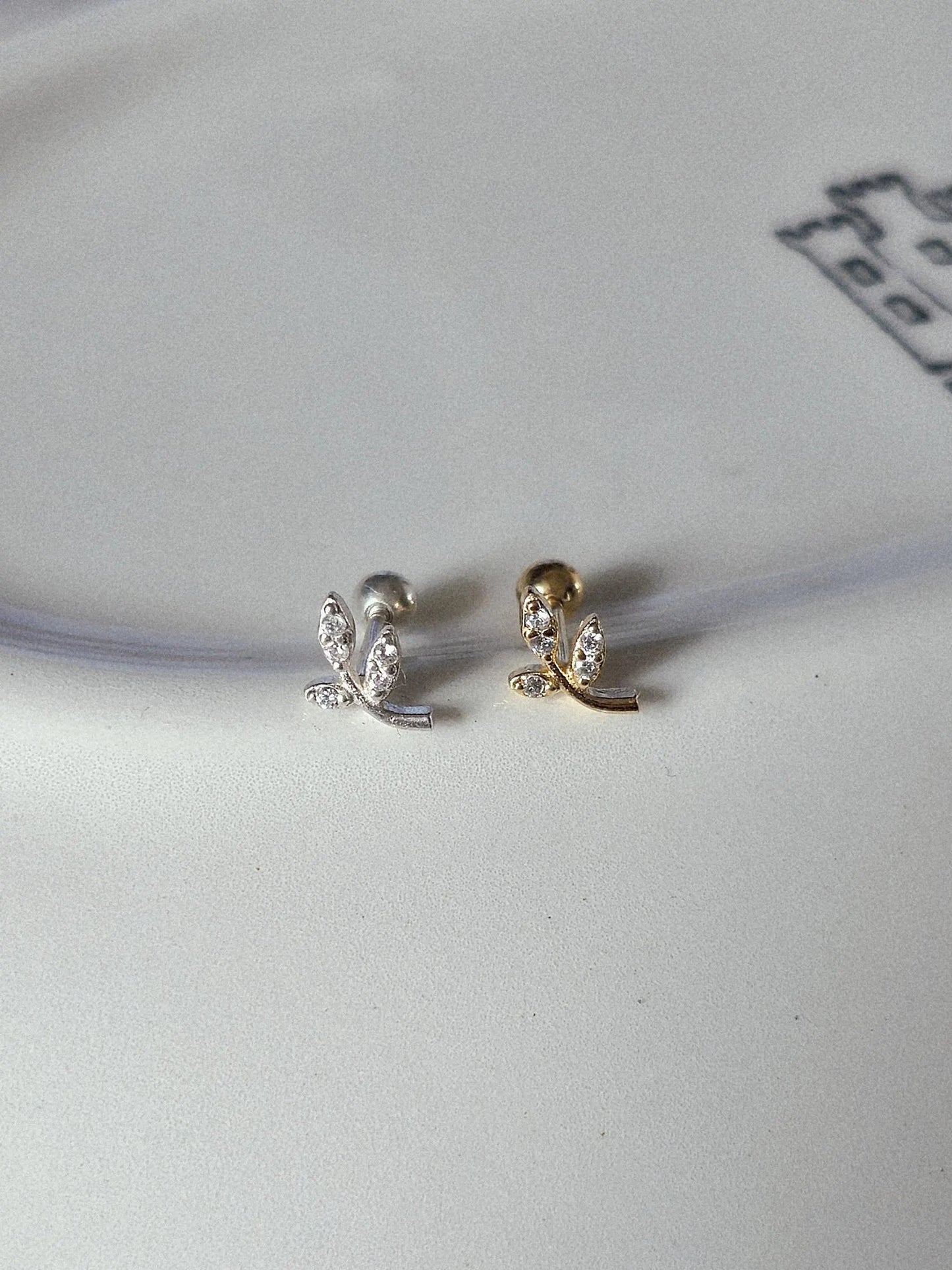 Leaf cubic sterling silver piercing. Leaf stud.