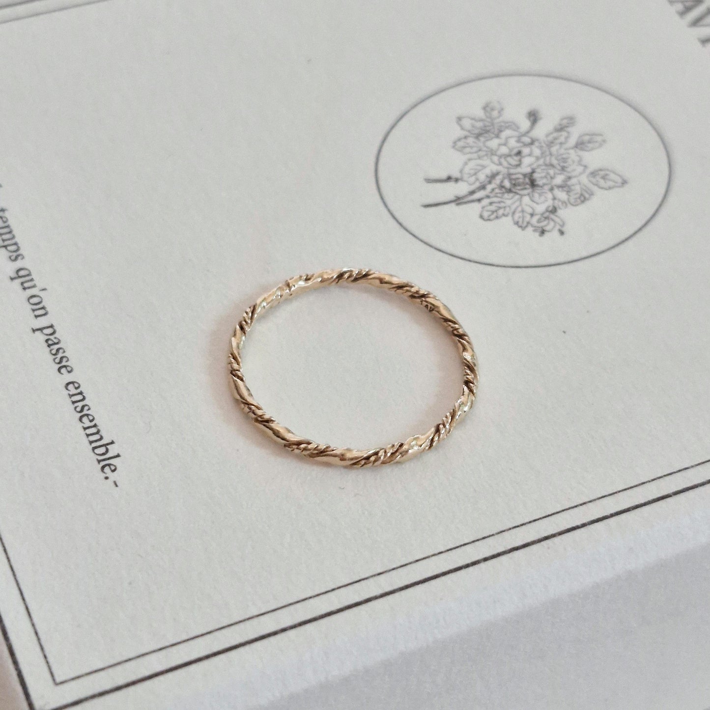 isabel 14k ring solid gold ring. twisted 14k ring. antique ring. vintage ring.