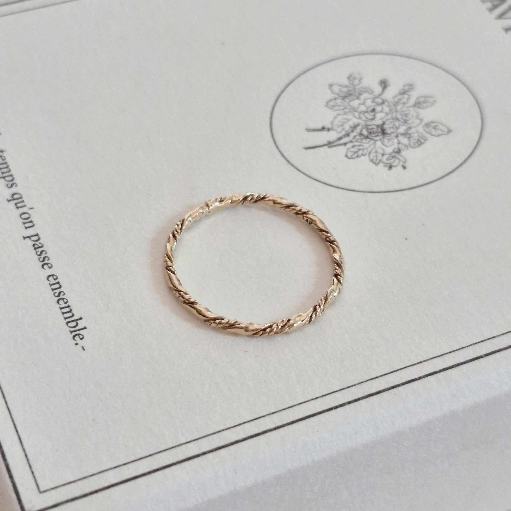 isabel 14k ring solid gold ring. twisted 14k ring. antique ring. vintage ring.