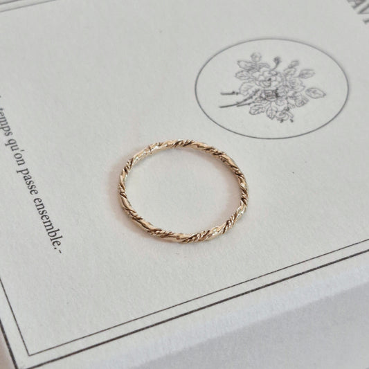 isabel 14k ring solid gold ring. twisted 14k ring. antique ring. vintage ring.