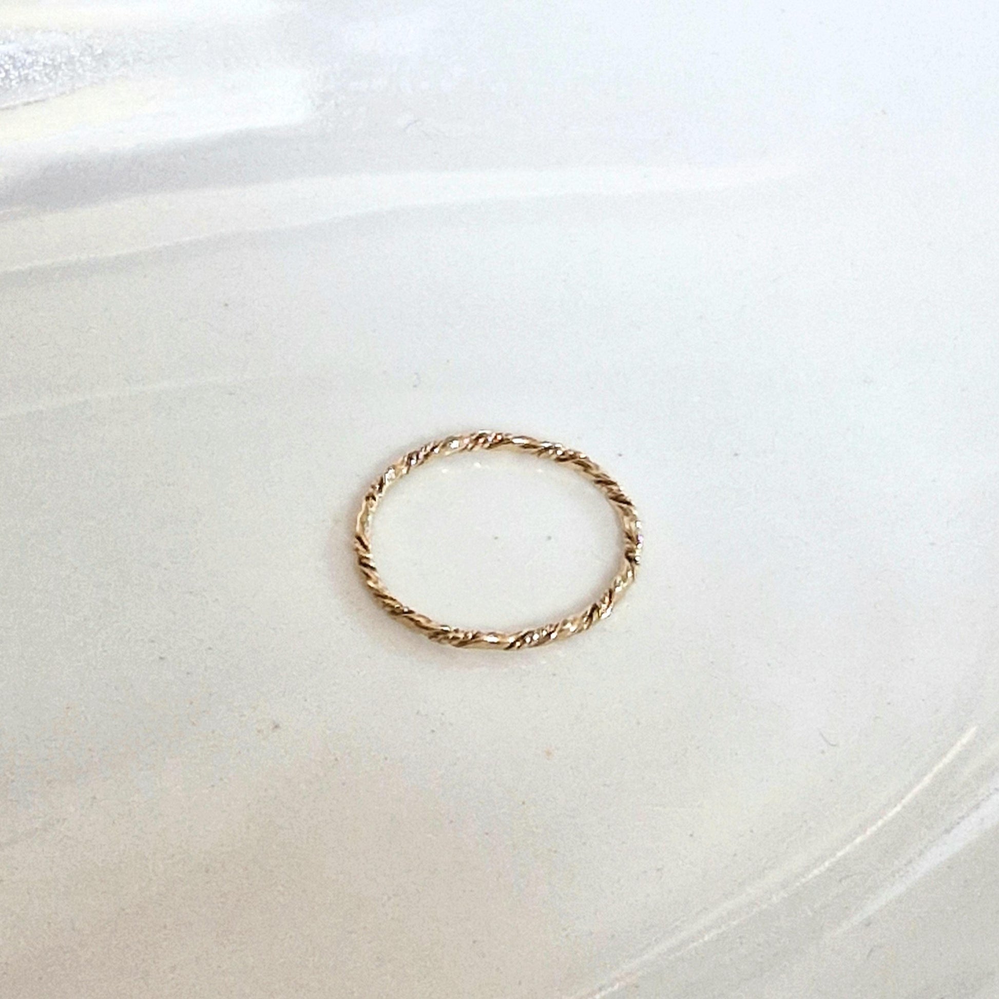 isabel 14k ring solid gold ring. twisted 14k ring. antique ring. vintage ring.