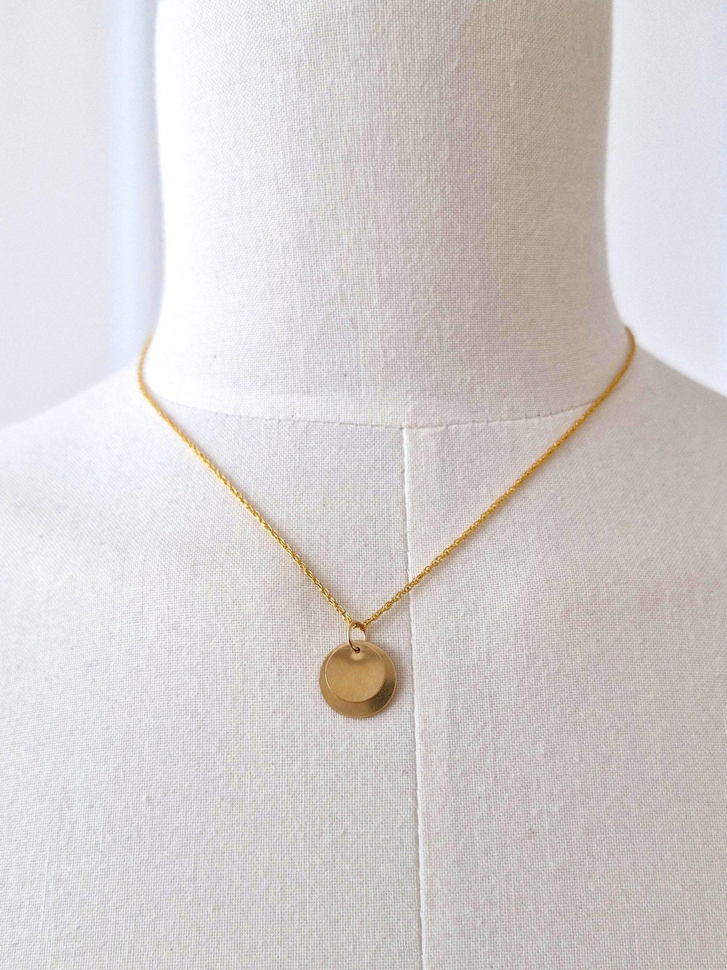 14k goldfilled Disc Necklace. Minimal Circle Pendant Necklace. Dainty Goldfilled coin Jewelry rope chain.
