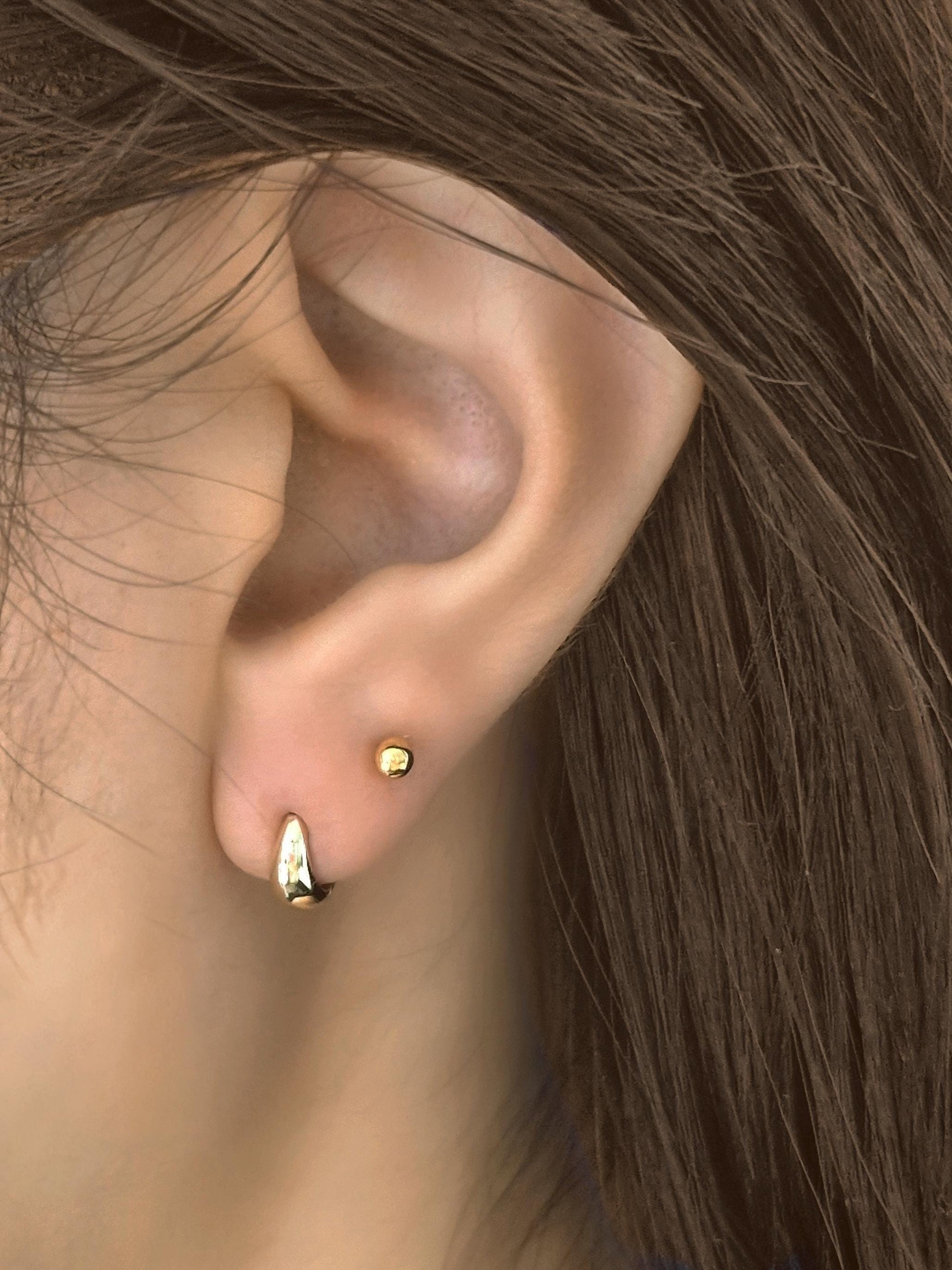 14k 18k solid gold Small tiny teardrop huggie earrings. Dainty hinge earrings. 10mm. 13mm