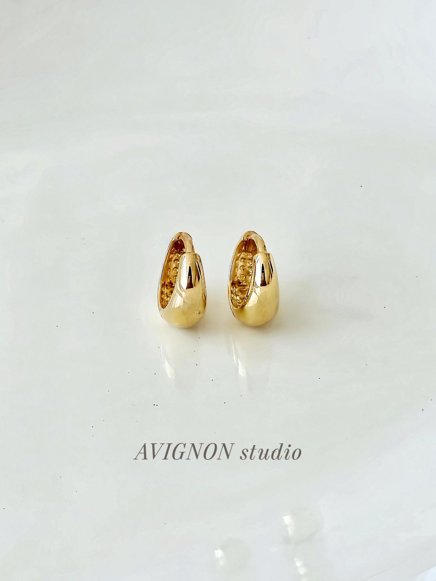14k 18k solid gold Small tiny teardrop huggie earrings. Dainty hinge earrings. 10mm. 13mm